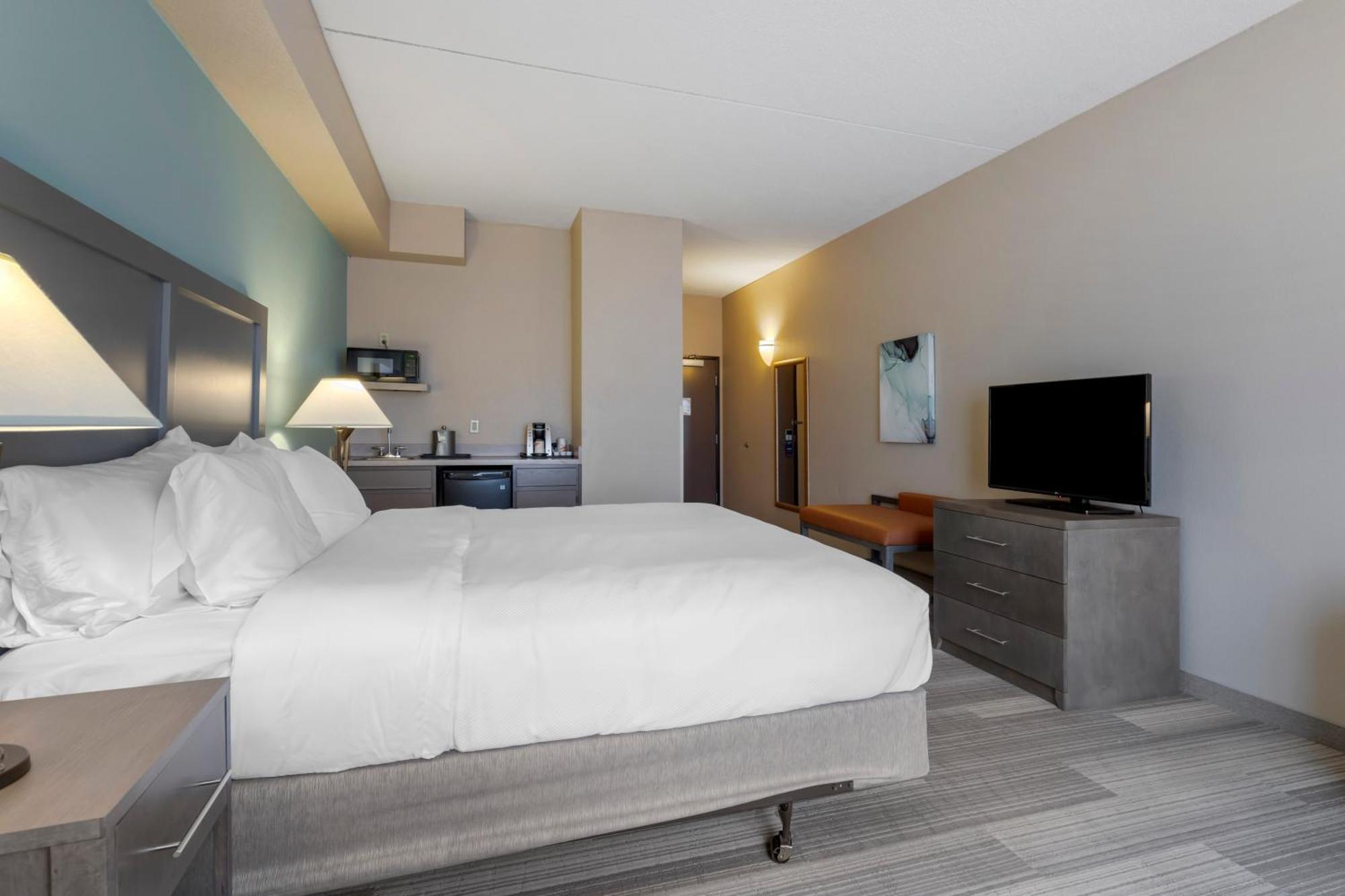 Standard King Room with Sofa Bed - Non Smoking
