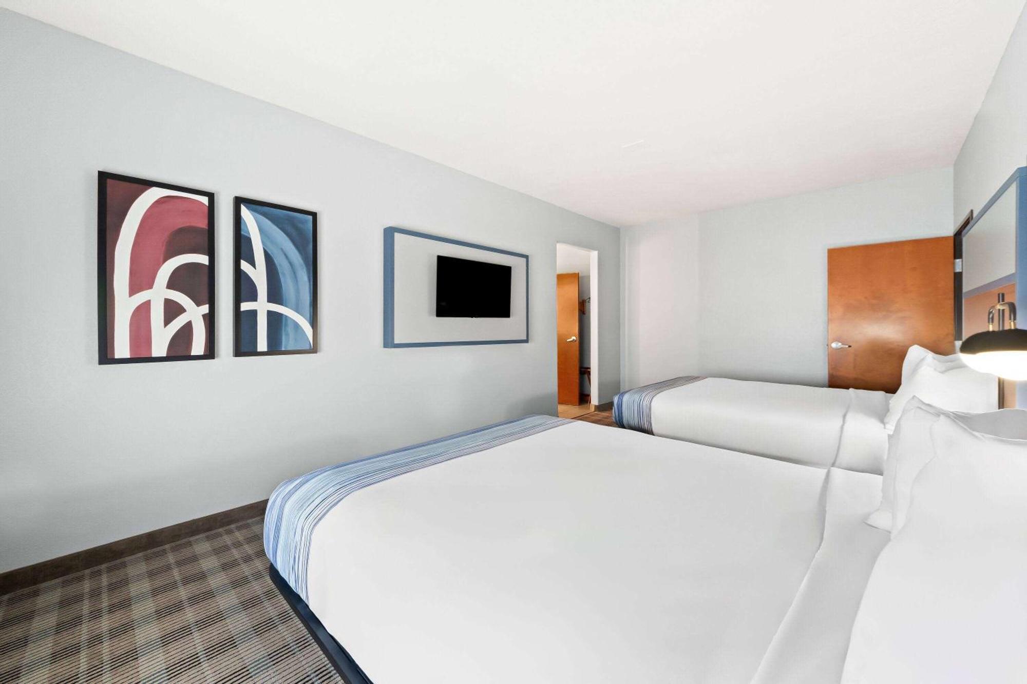 Suite with Two Queen Beds - Non-Smoking