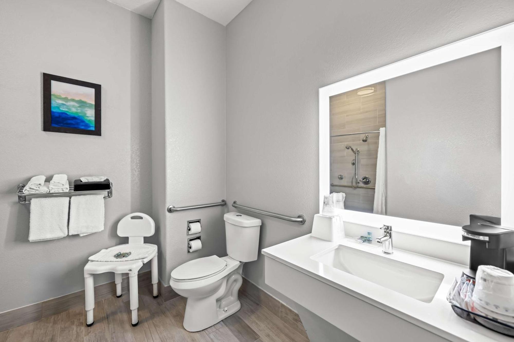 King Room with Roll-in Shower - Disability Access/Non-Smoking