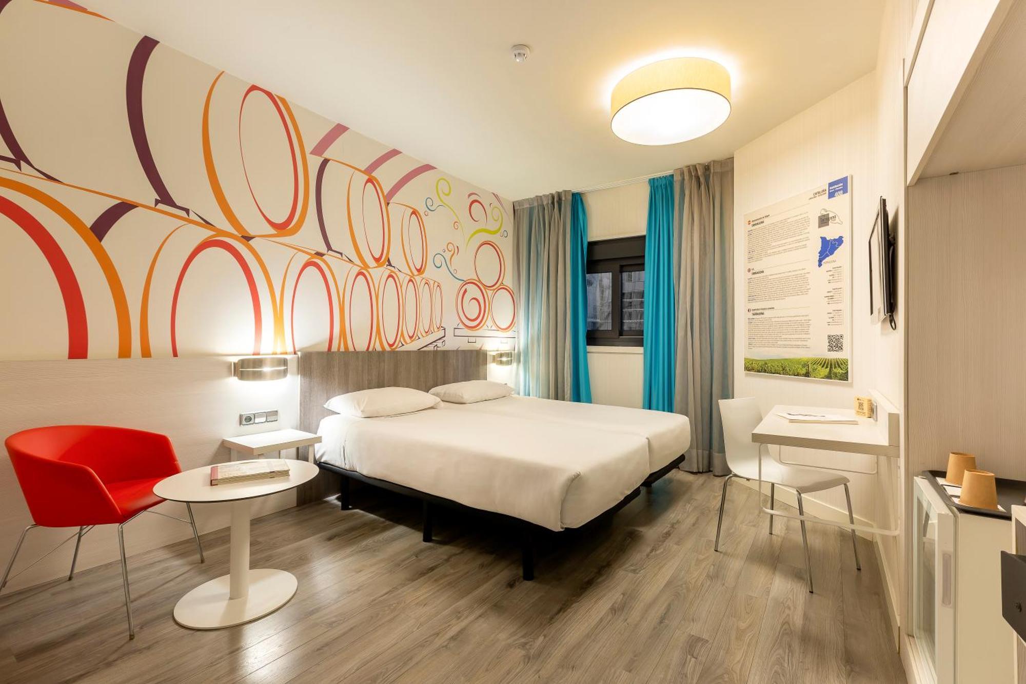Camera Matrimoniale con Letto Supplementare per Bambini