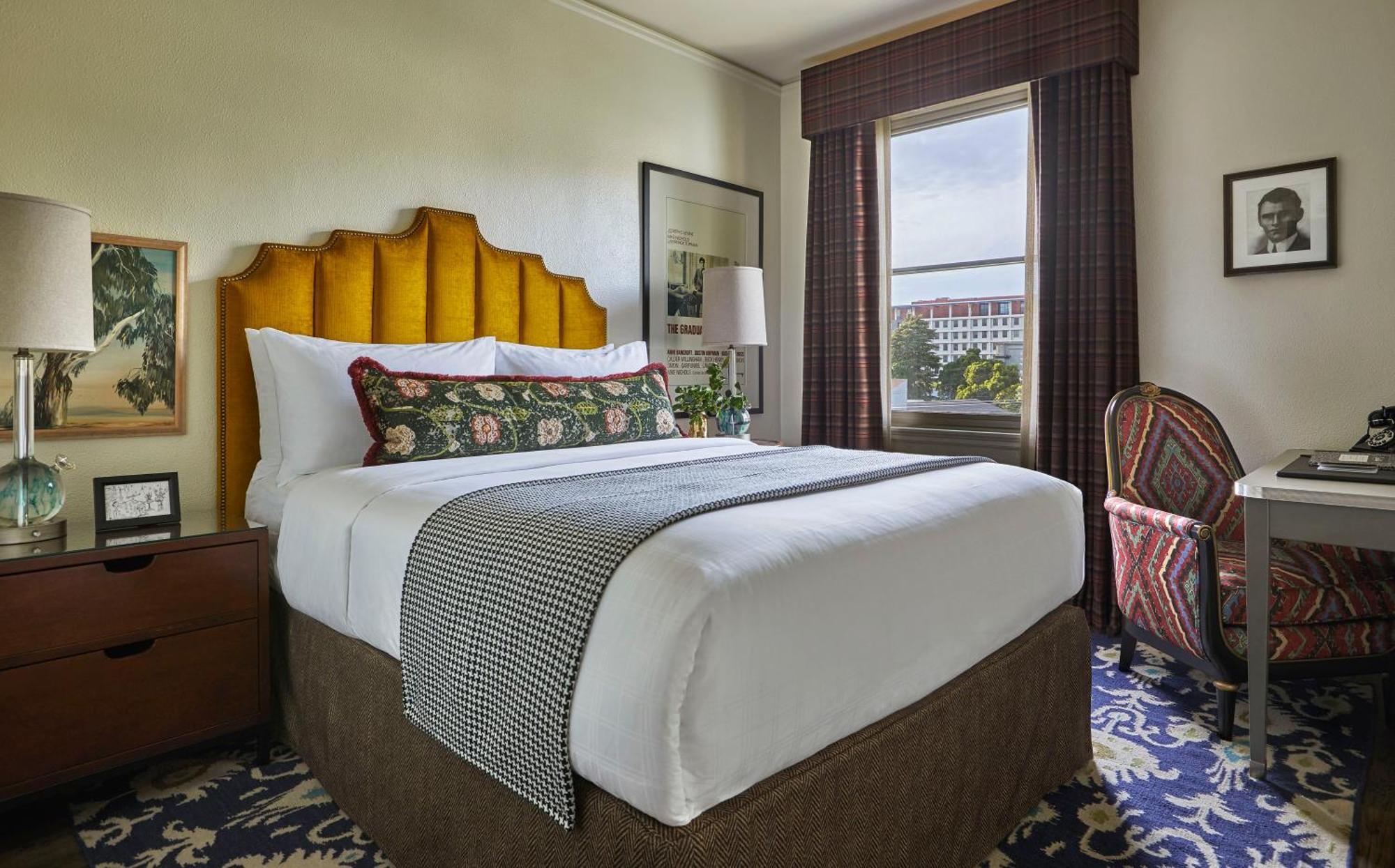 Queen Room with Roll-in Shower - Disability Accessible