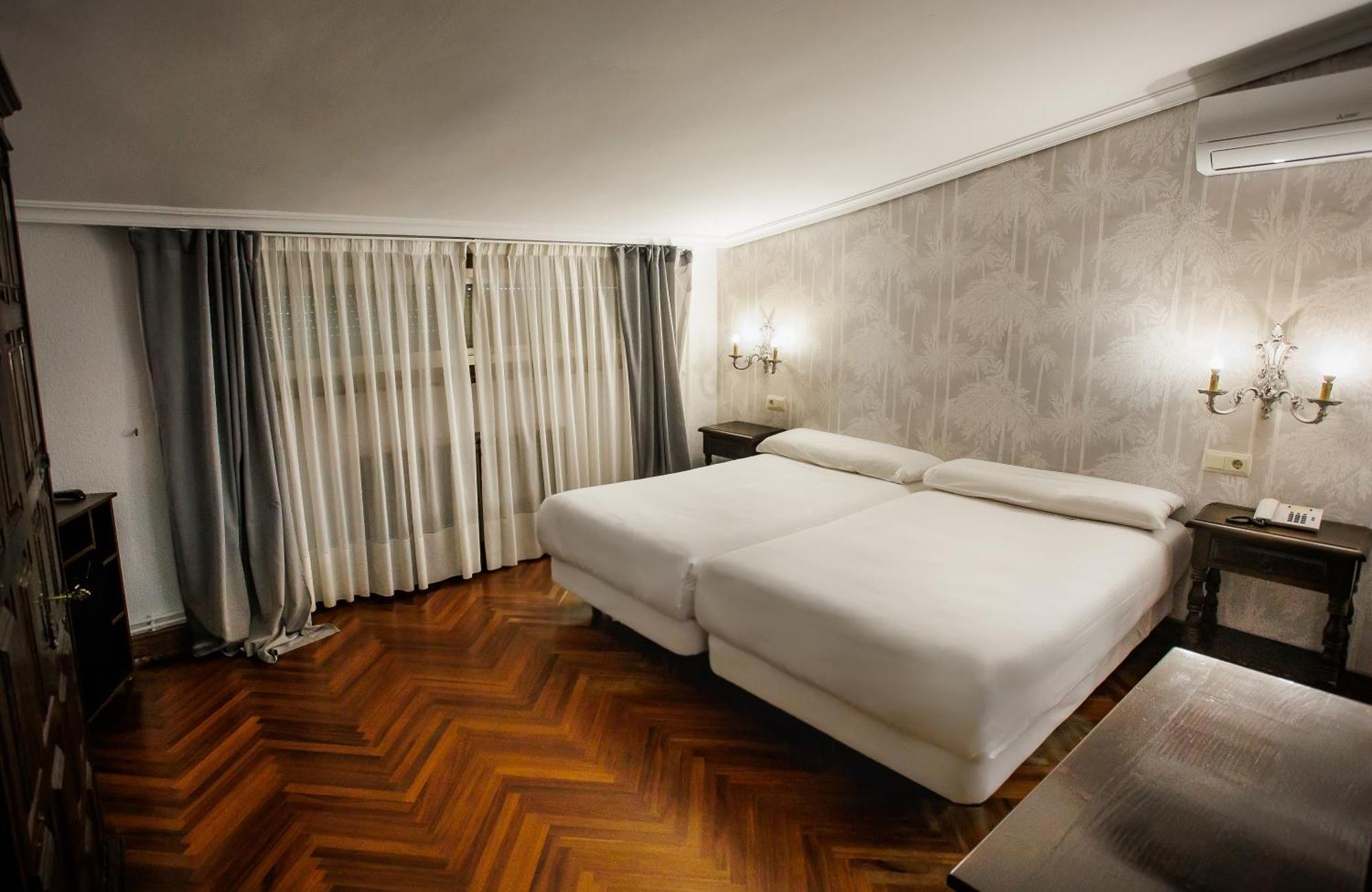 Twin Room,1616421306:JPEG