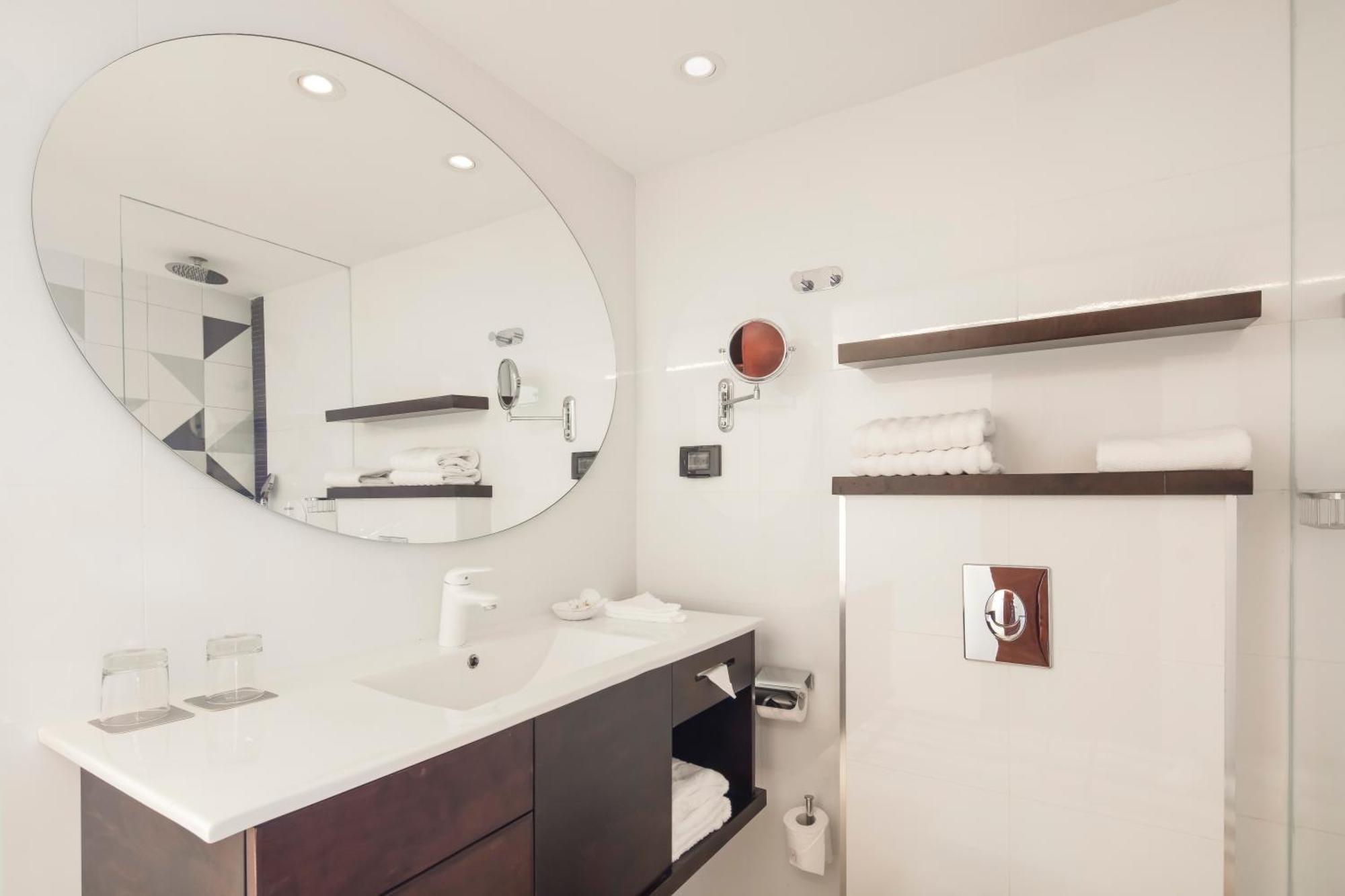 Chambre Exécutive avec 1 Lit King-Size et Accès au Salon Club - Vue sur Mer
