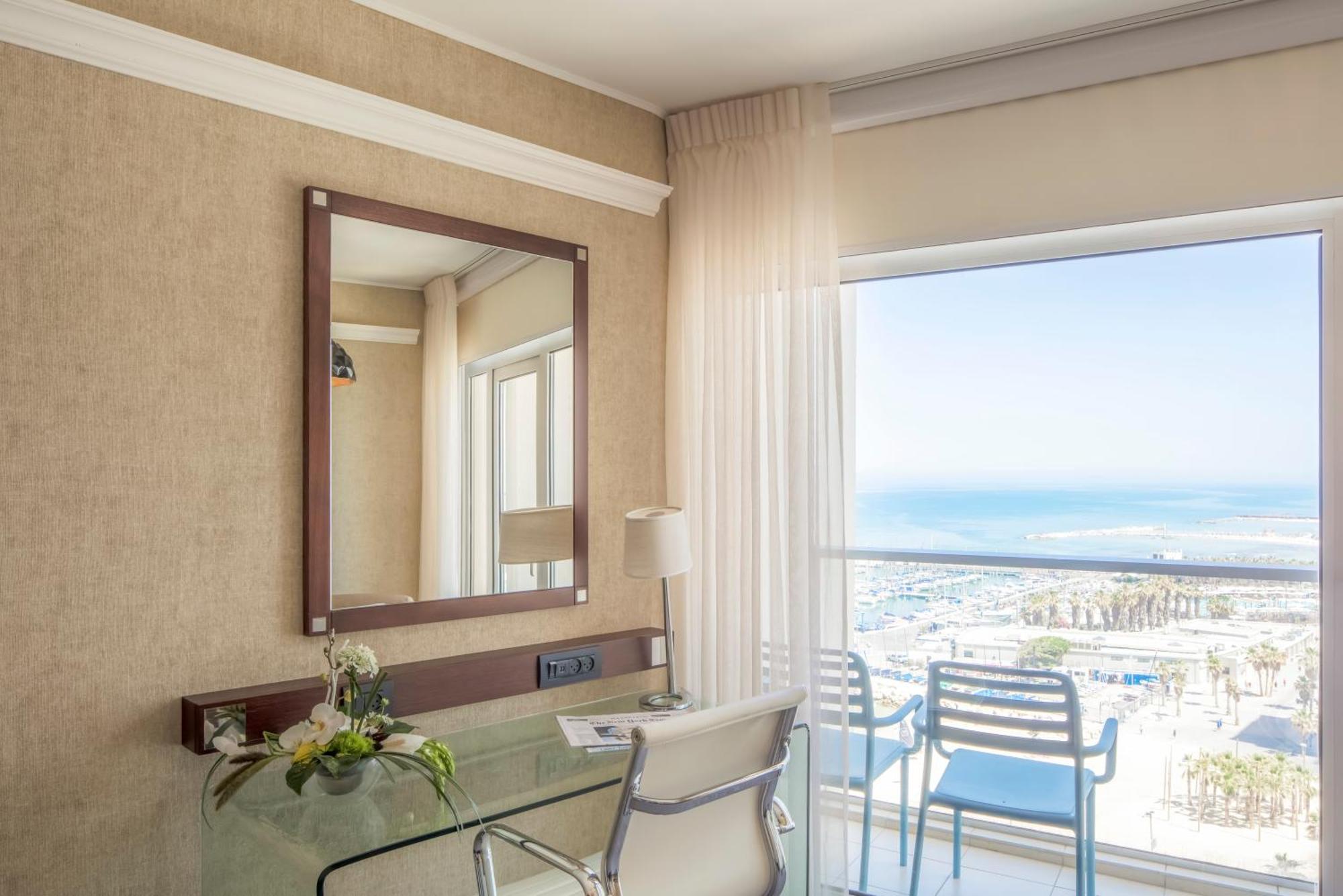 Chambre Deluxe avec 1 Lit Queen-Size et Balcon - Vue sur Mer