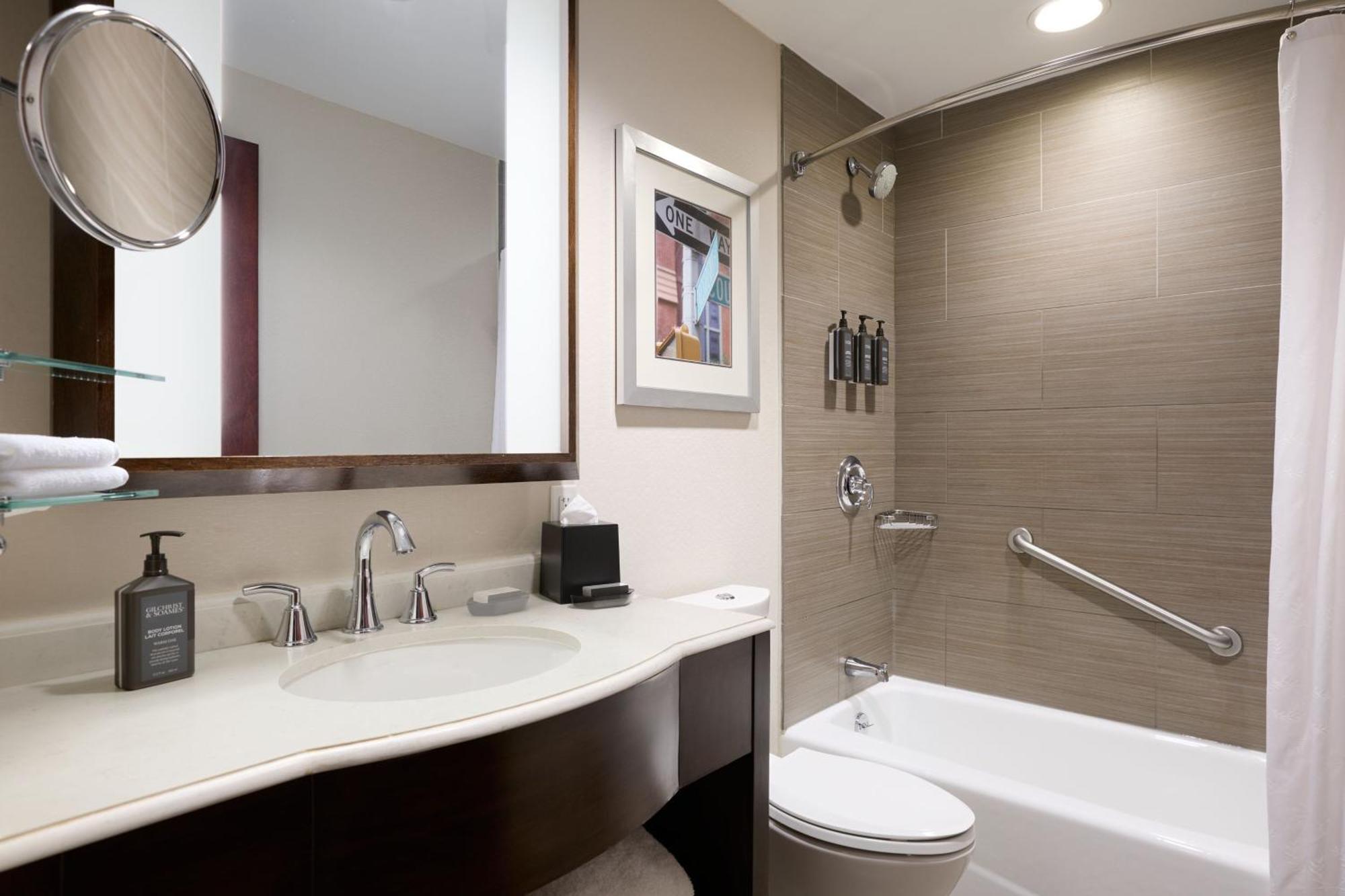 Guest room, 1 Double, City view