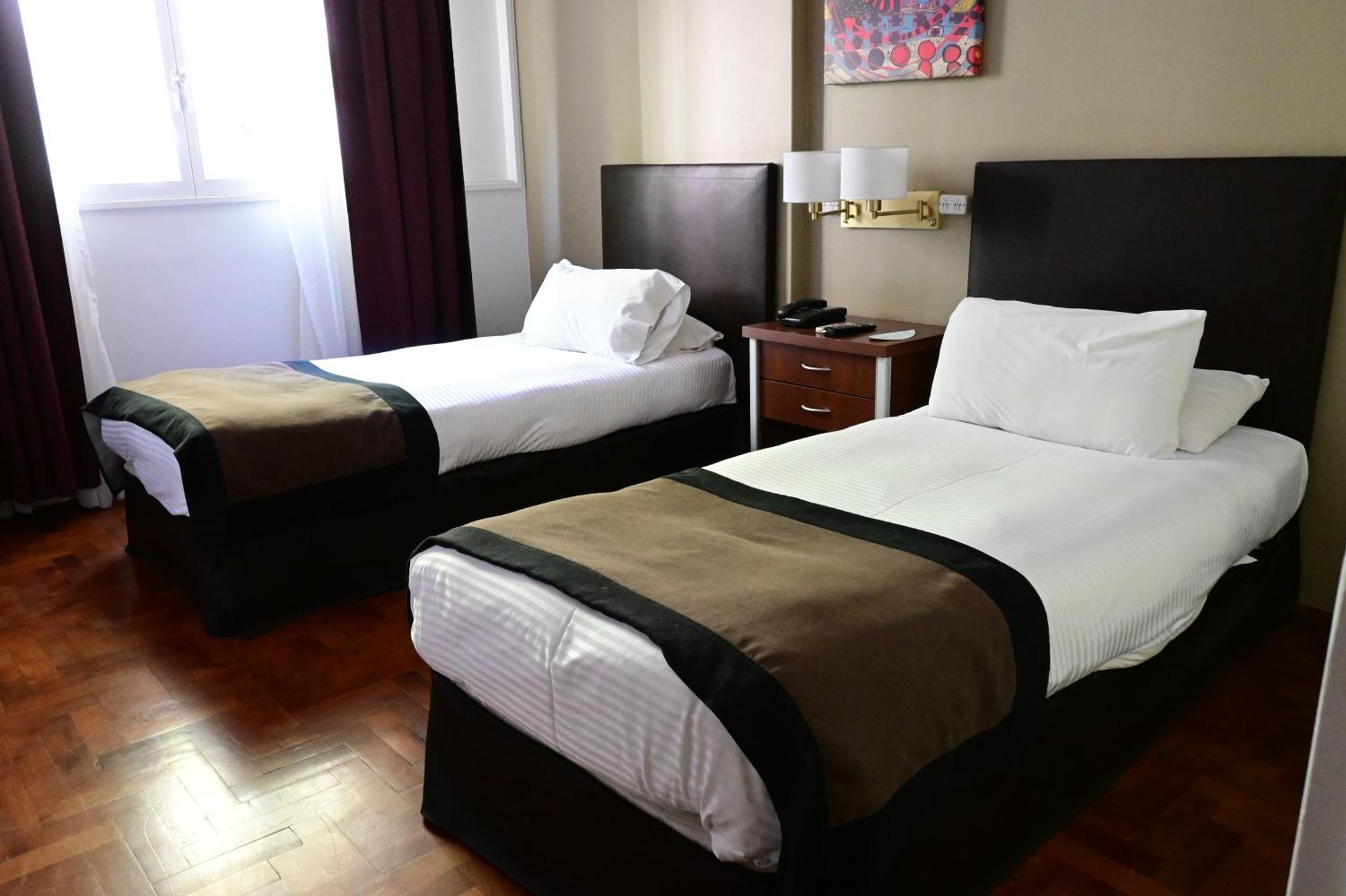 Quarto Clássico com 2 Camas de Solteiro