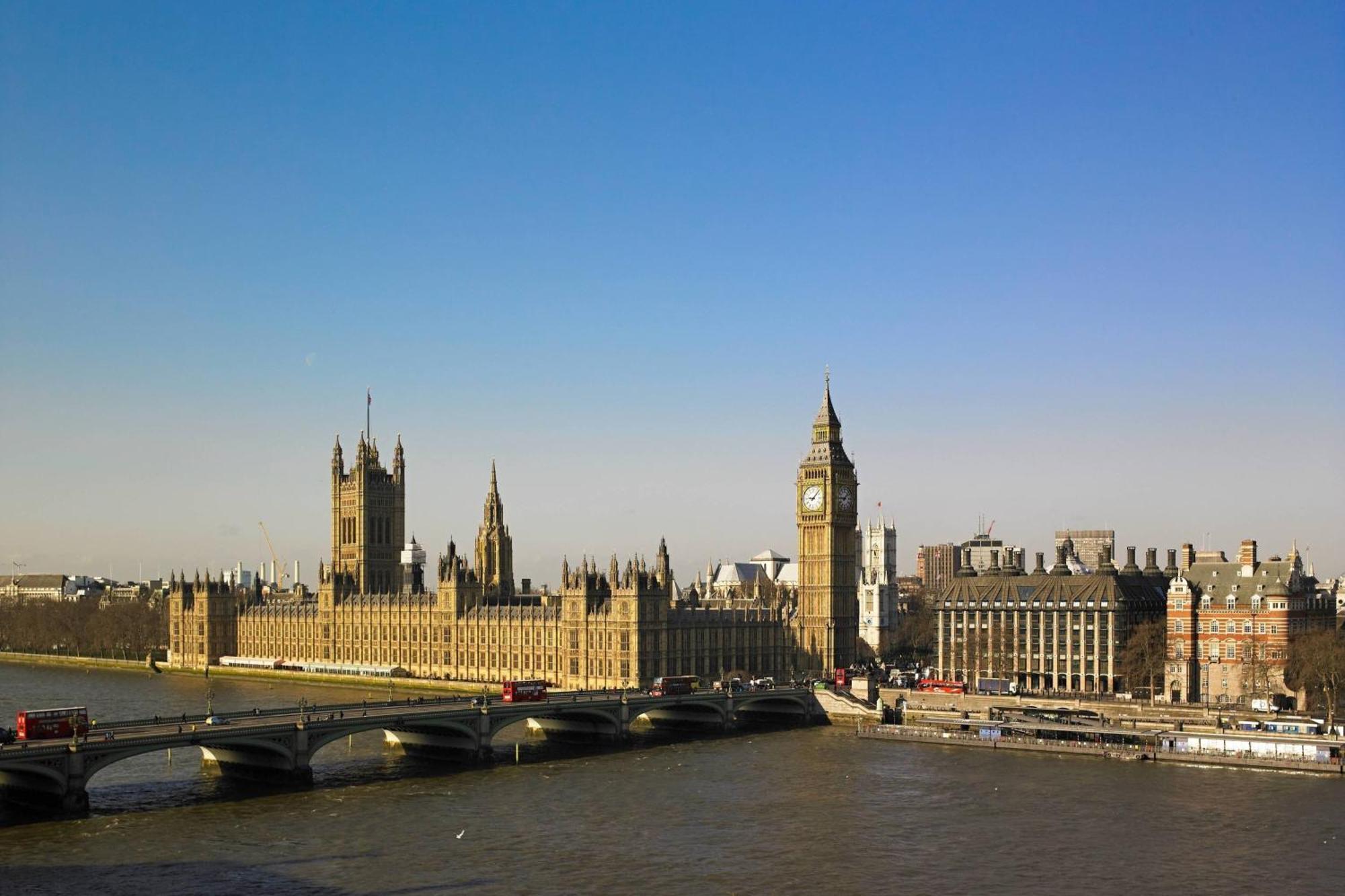 Camera Superior con letto king size e vista sul Big Ben