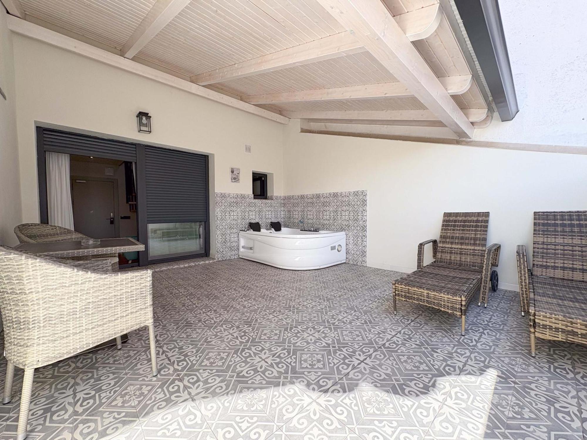 Suite with Hot Tub in the Terrace