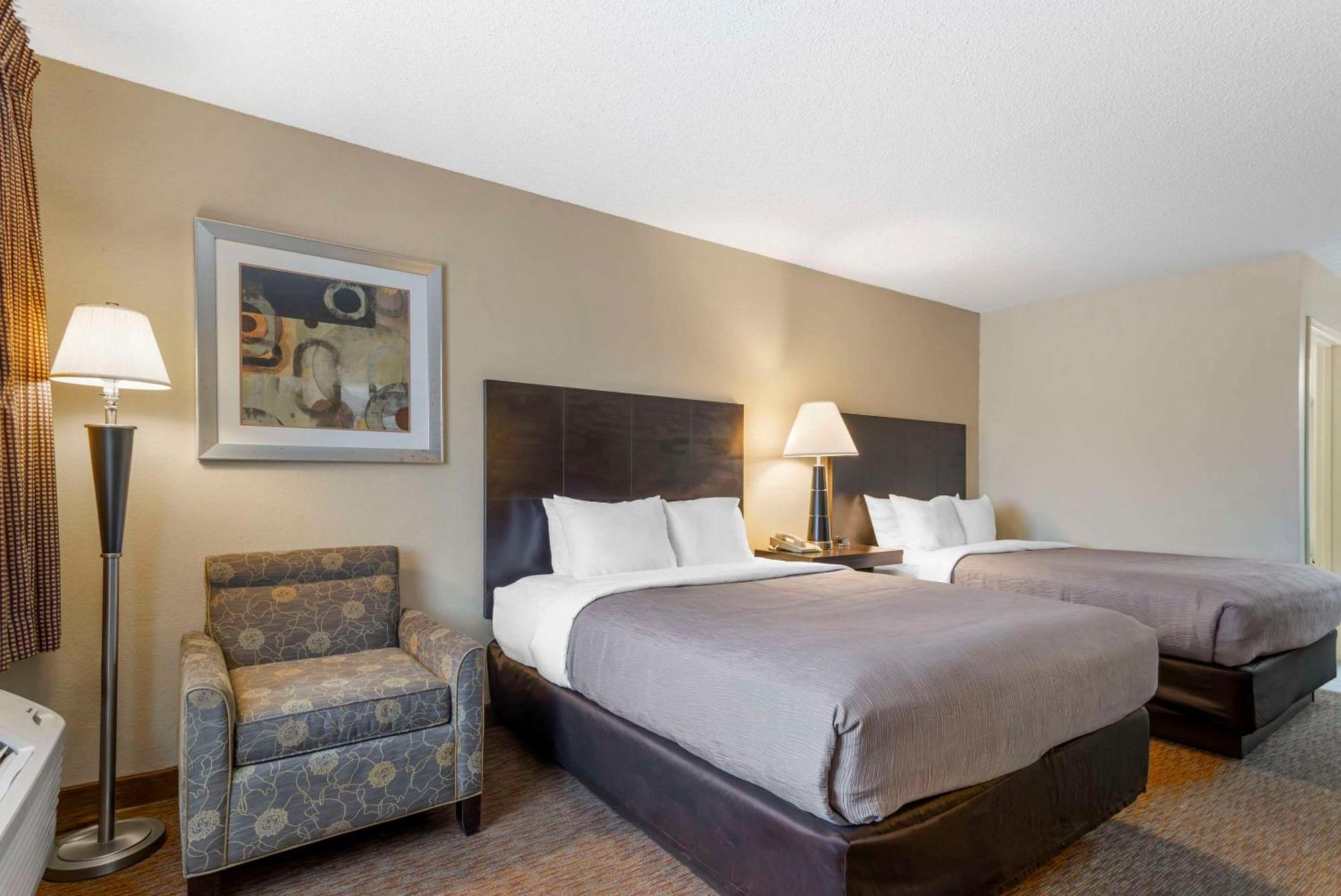 Queen Room with Two Queen Beds - Smoking