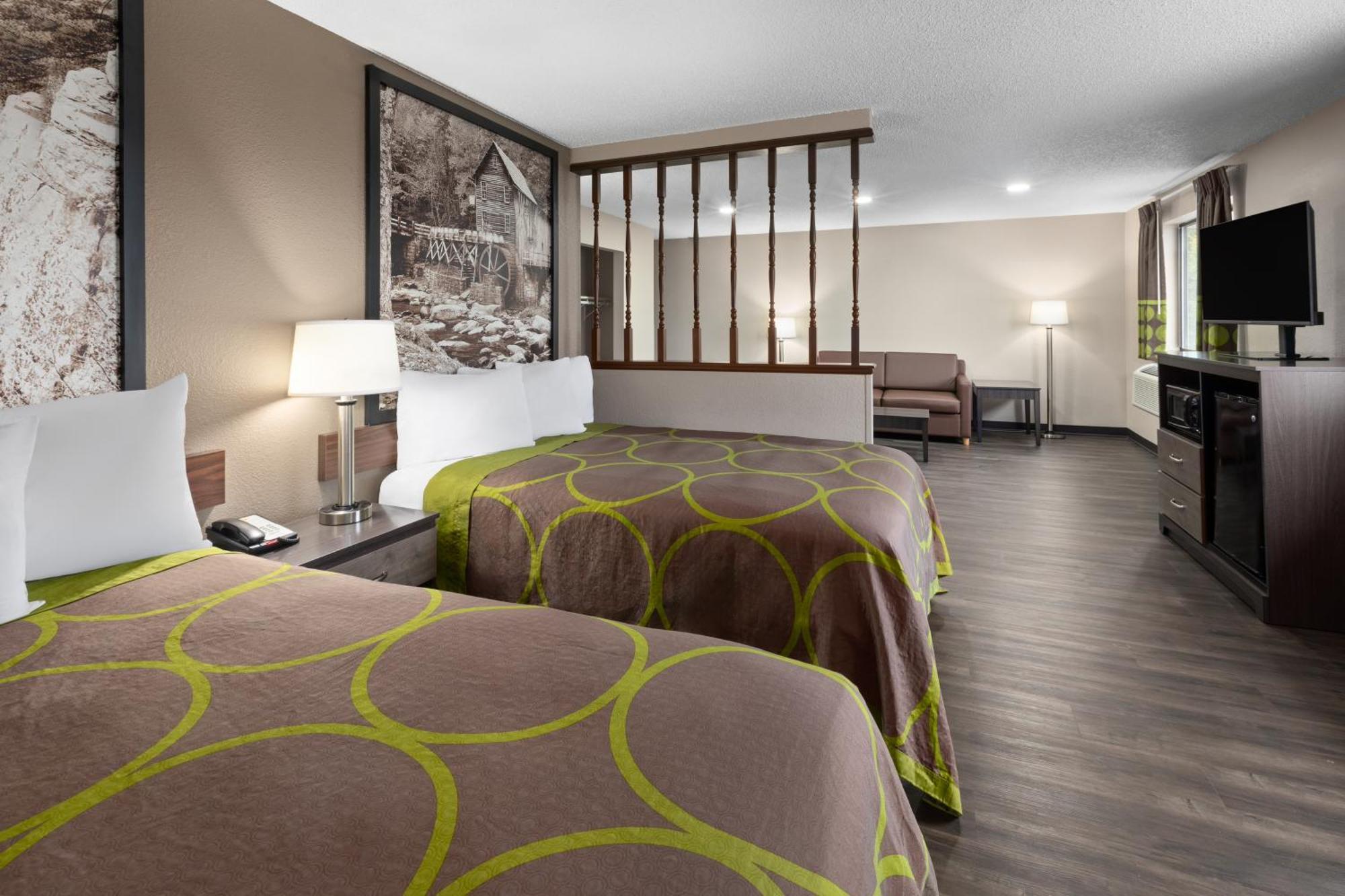 Studio Suite with Two Double Beds - Non-Smoking