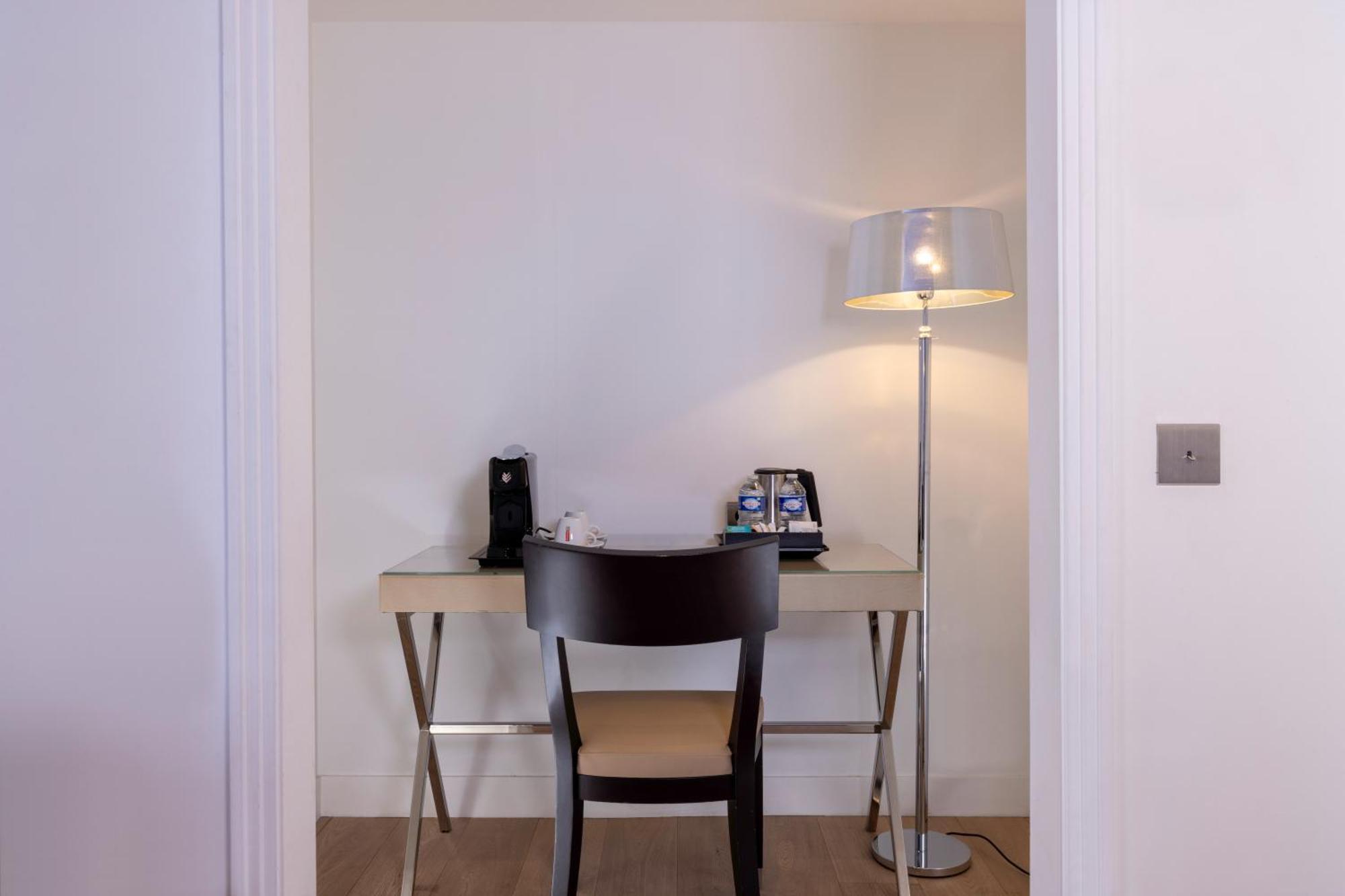 Quarto Executivo com 2 Camas de Solteiro