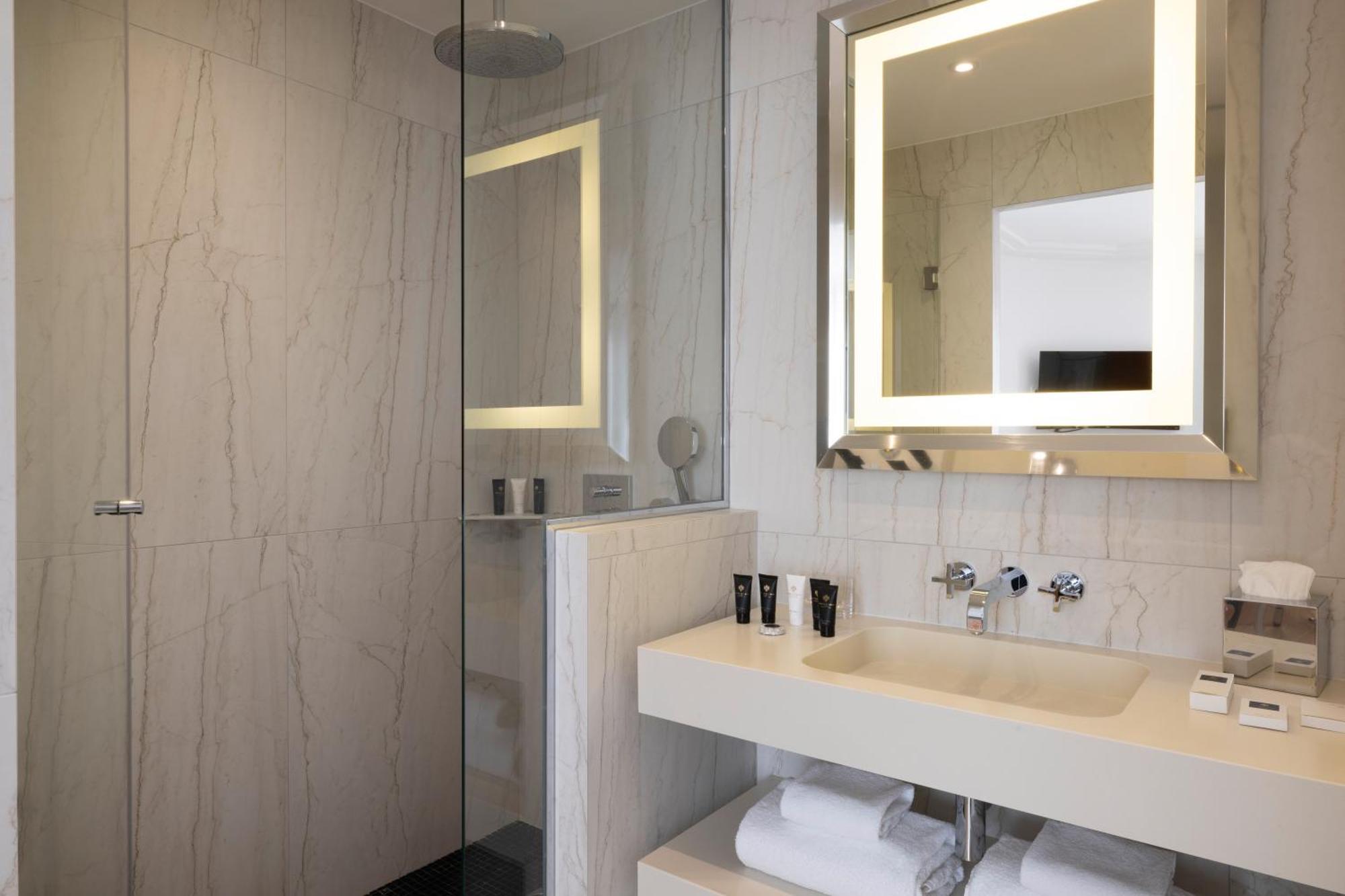 Quarto premium com vista da Torre Eiffel