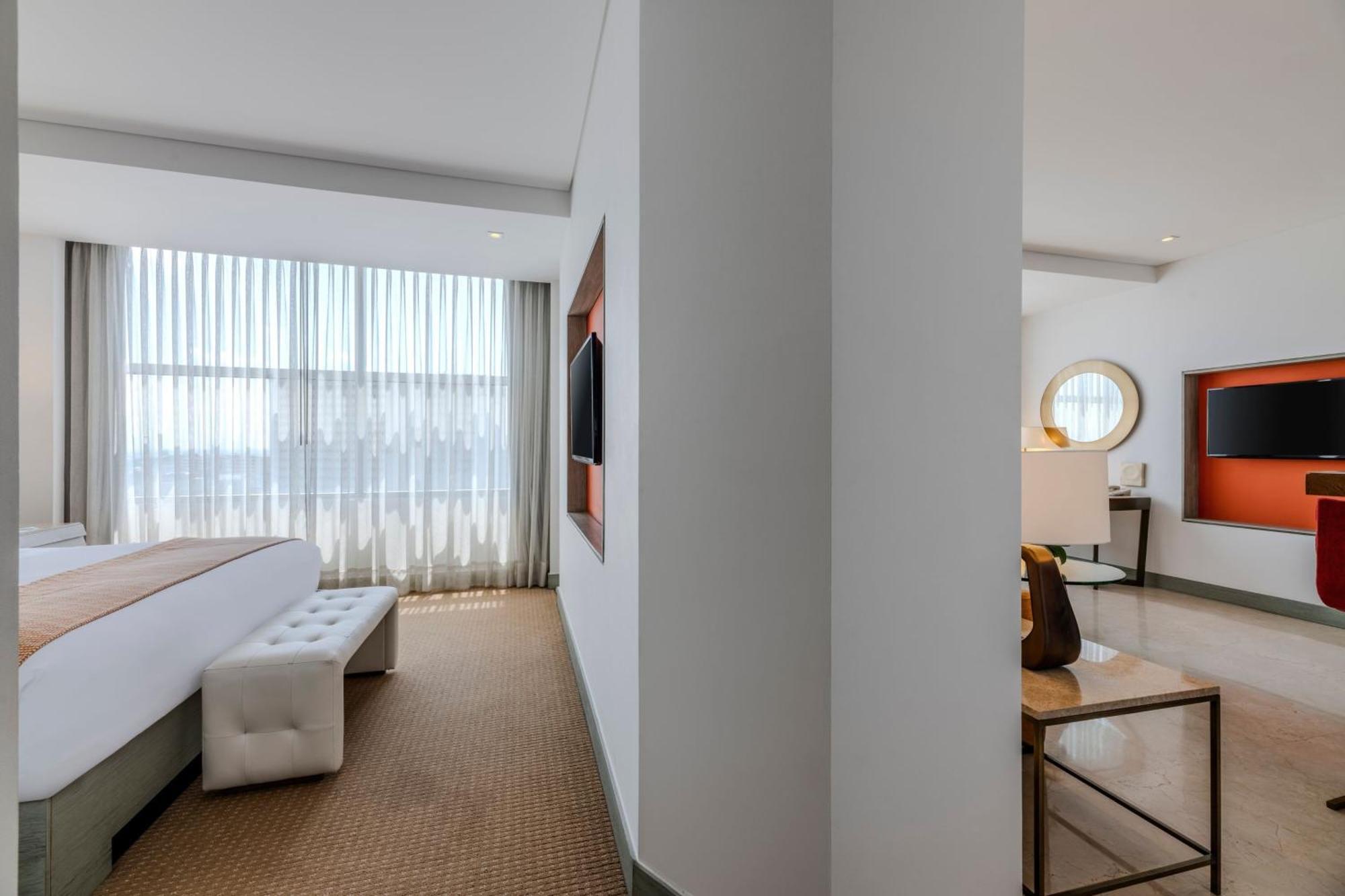 King Studio Suite - Concierge Lounge Access,1619772479:JPEG