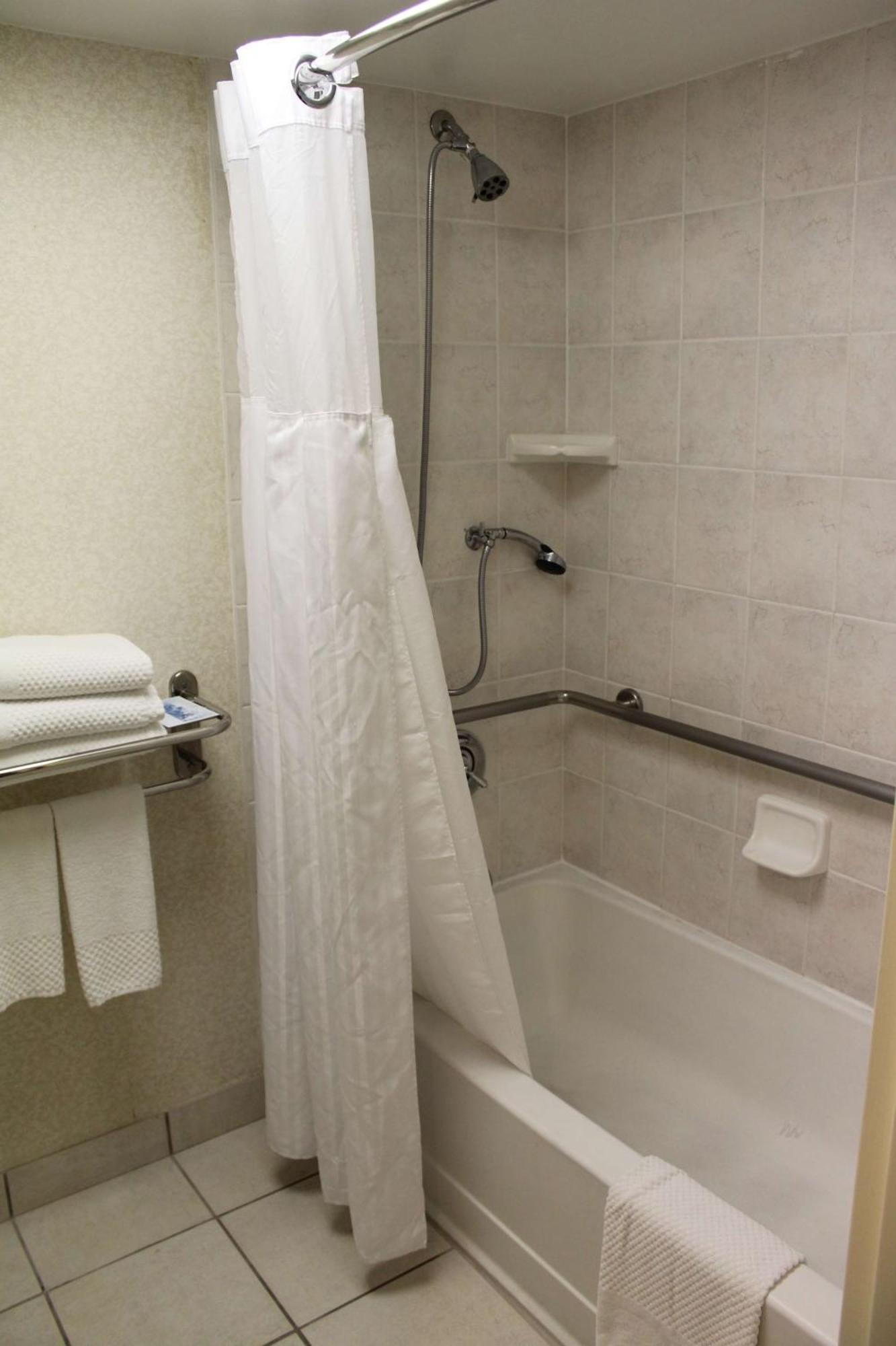 King Room with Accessible Tub - Mobility Access