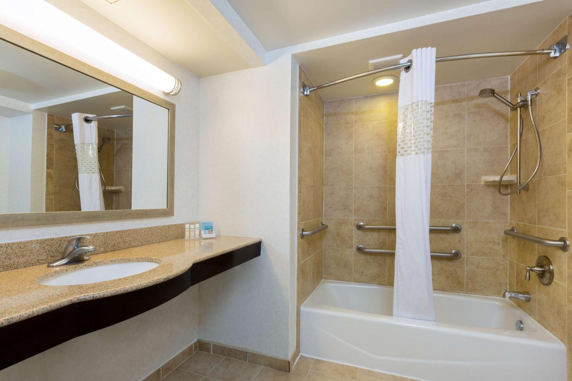 Quarto com Cama King-size e Acesso para Hóspedes com Mobilidade Reduzida - Não Fumantes