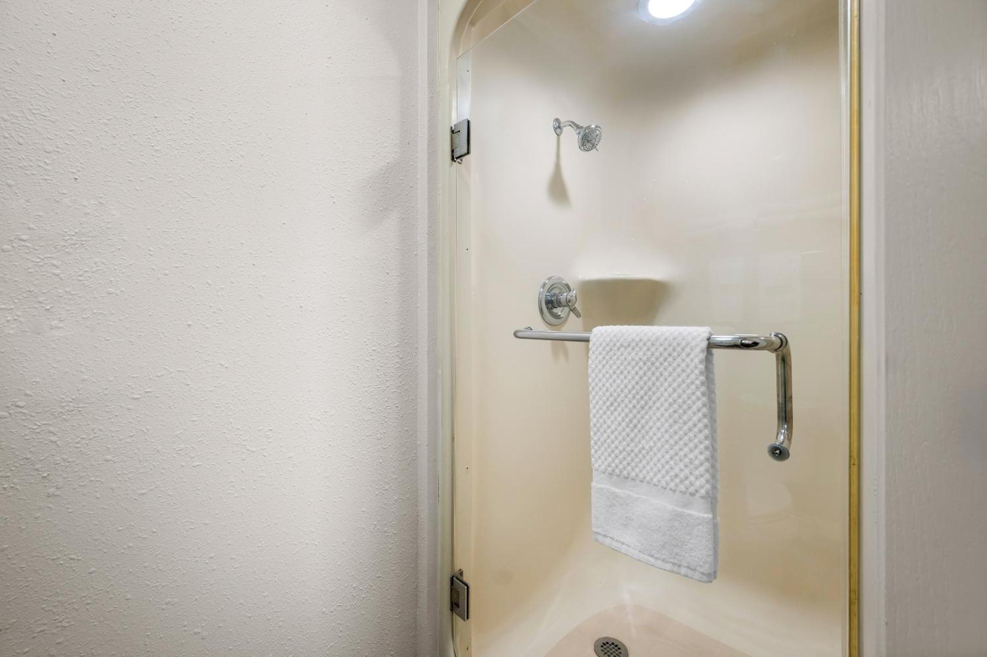 Double Room with Two Double Beds - Non-Smoking