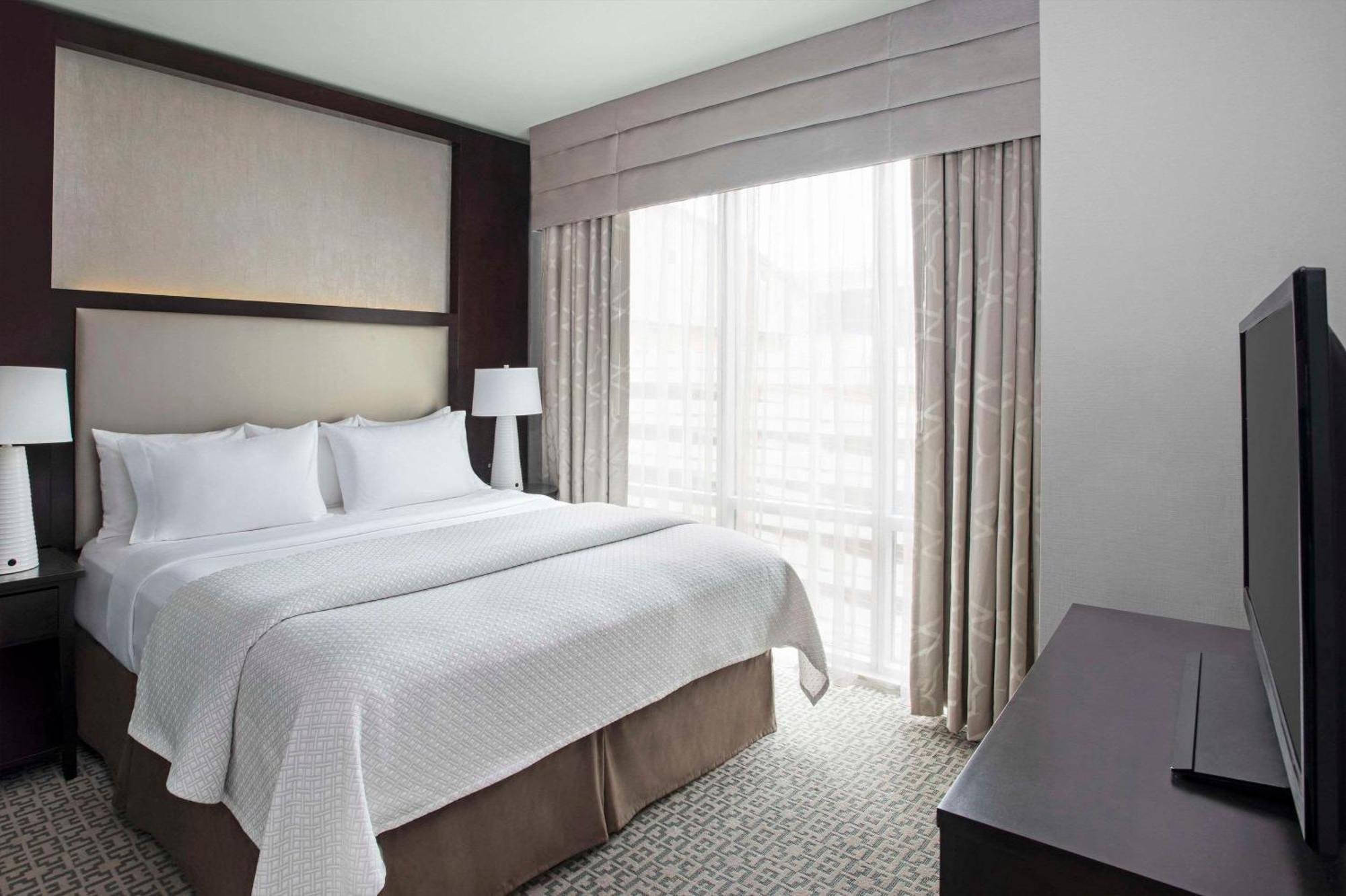 King Suite - Disability Access/Non-Smoking