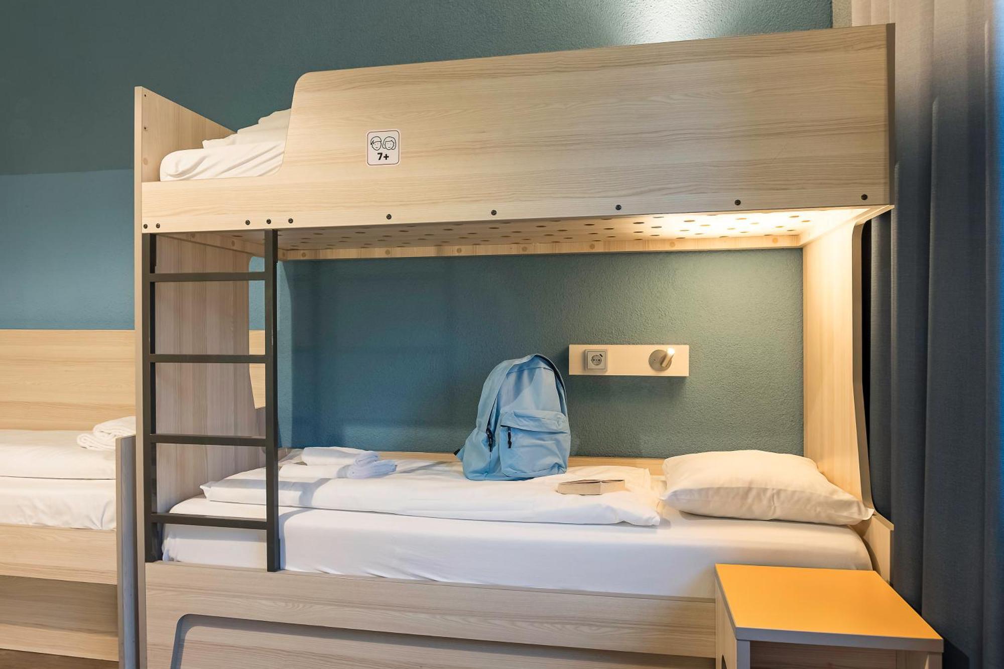 Quarto com 5 Camas