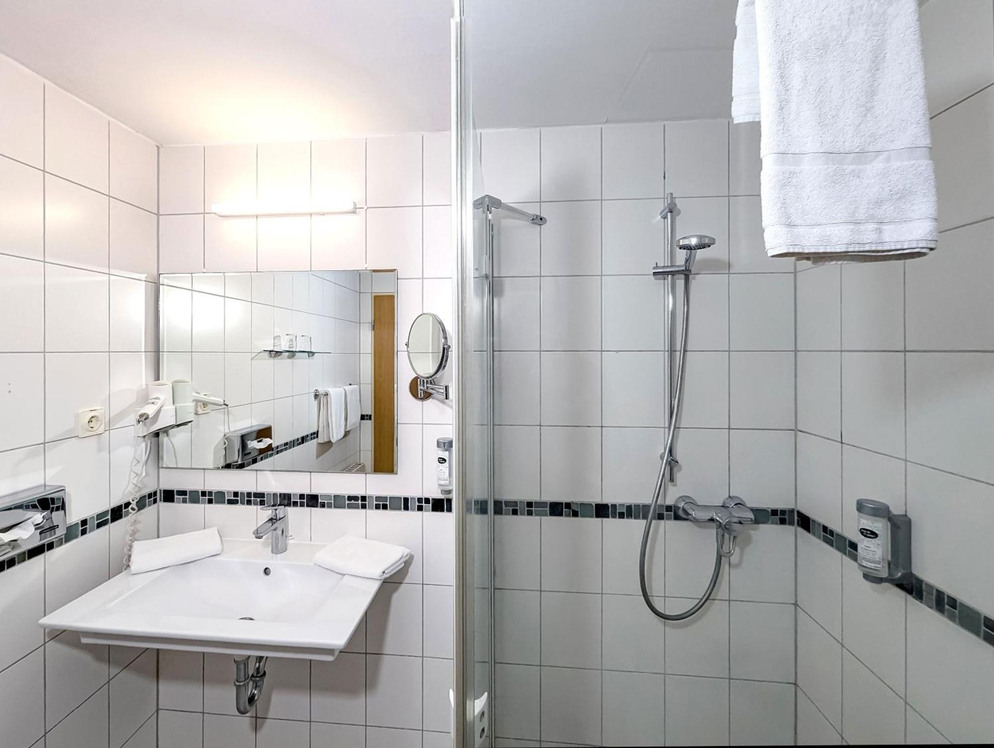Zweibettzimmer mit Zustellbett
