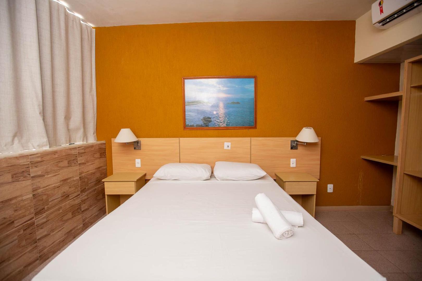 Quarto Duplo Standard com Cama de Casal