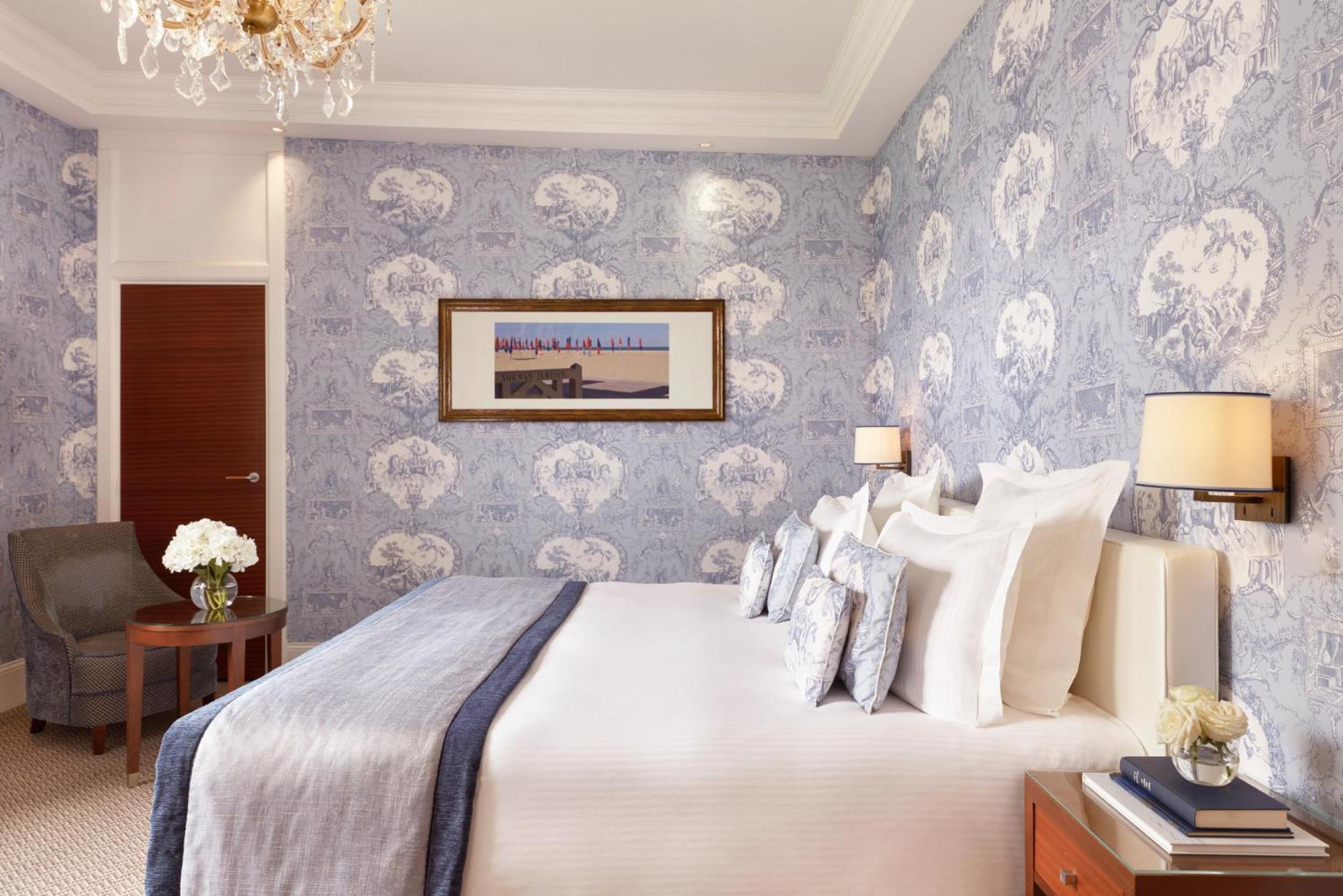 Deluxe Room,1624742425:JPEG
