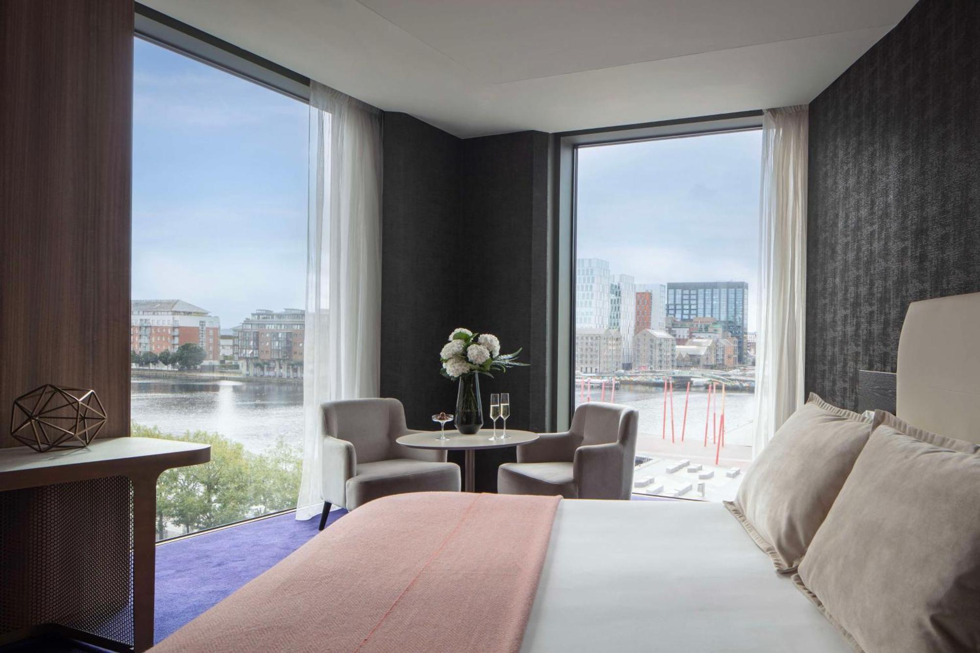 Junior Corner Suite with View