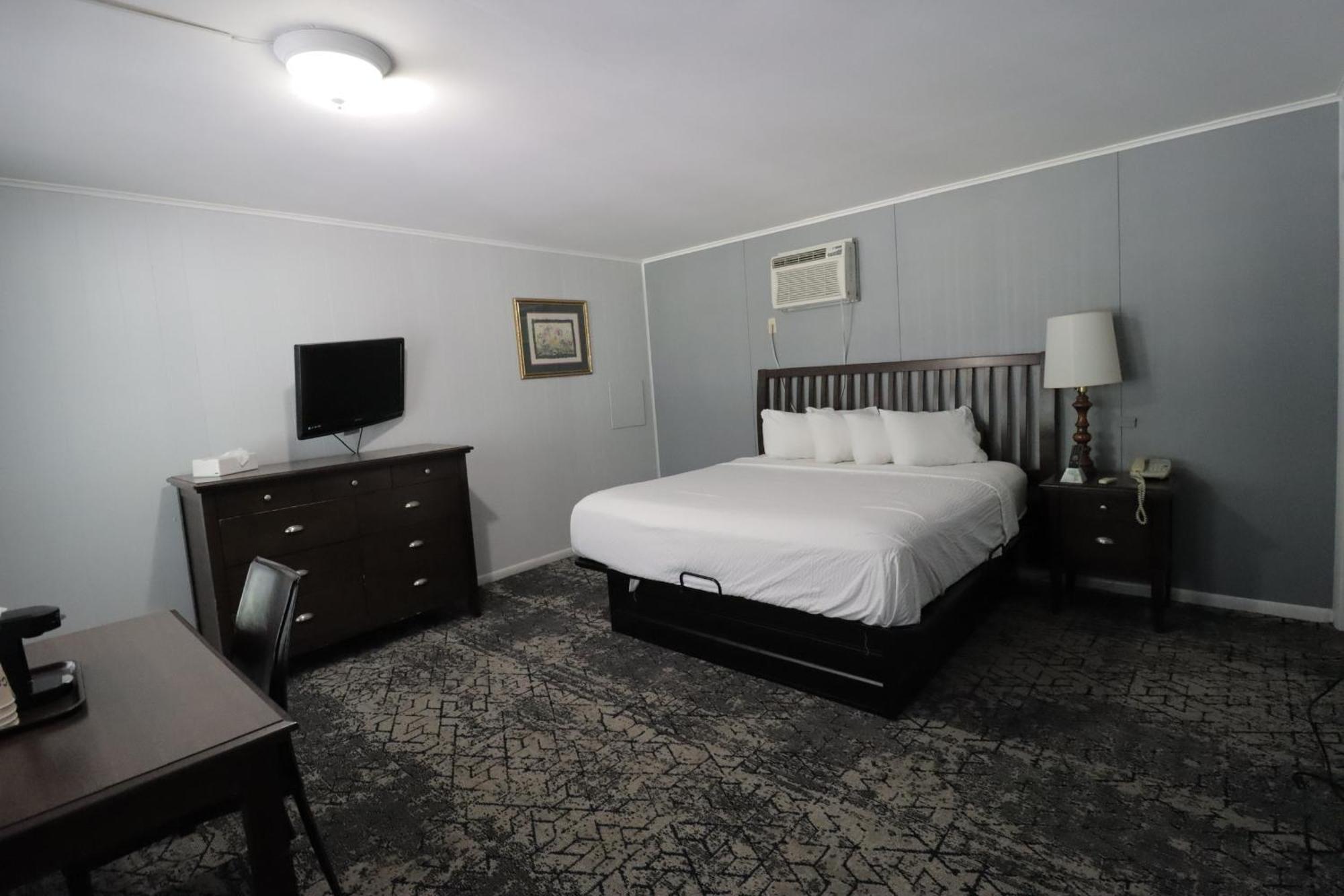 King Room - Non-Smoking