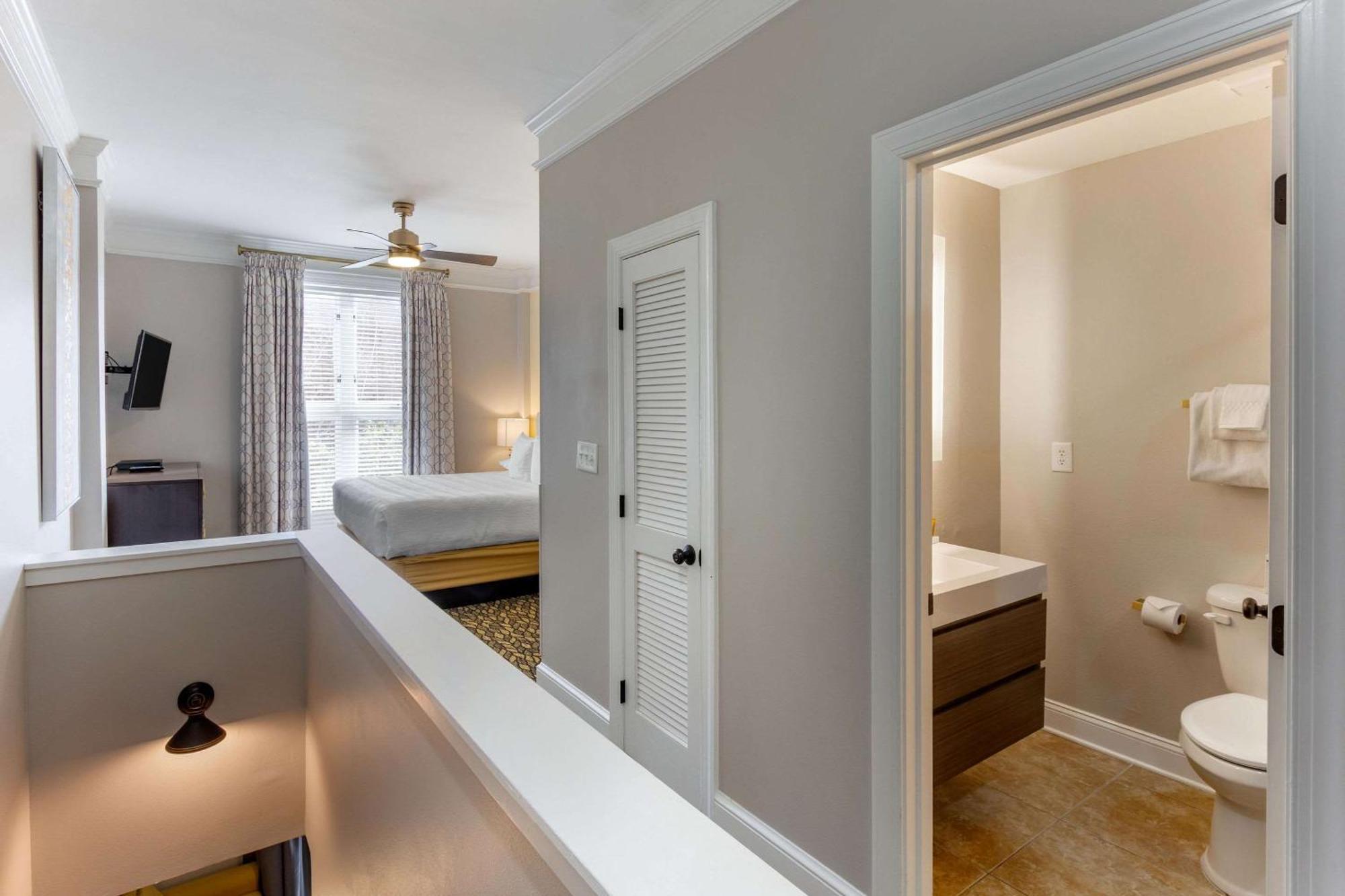 One Bedroom King Suite with Sofa Bed - Non-Smoking
