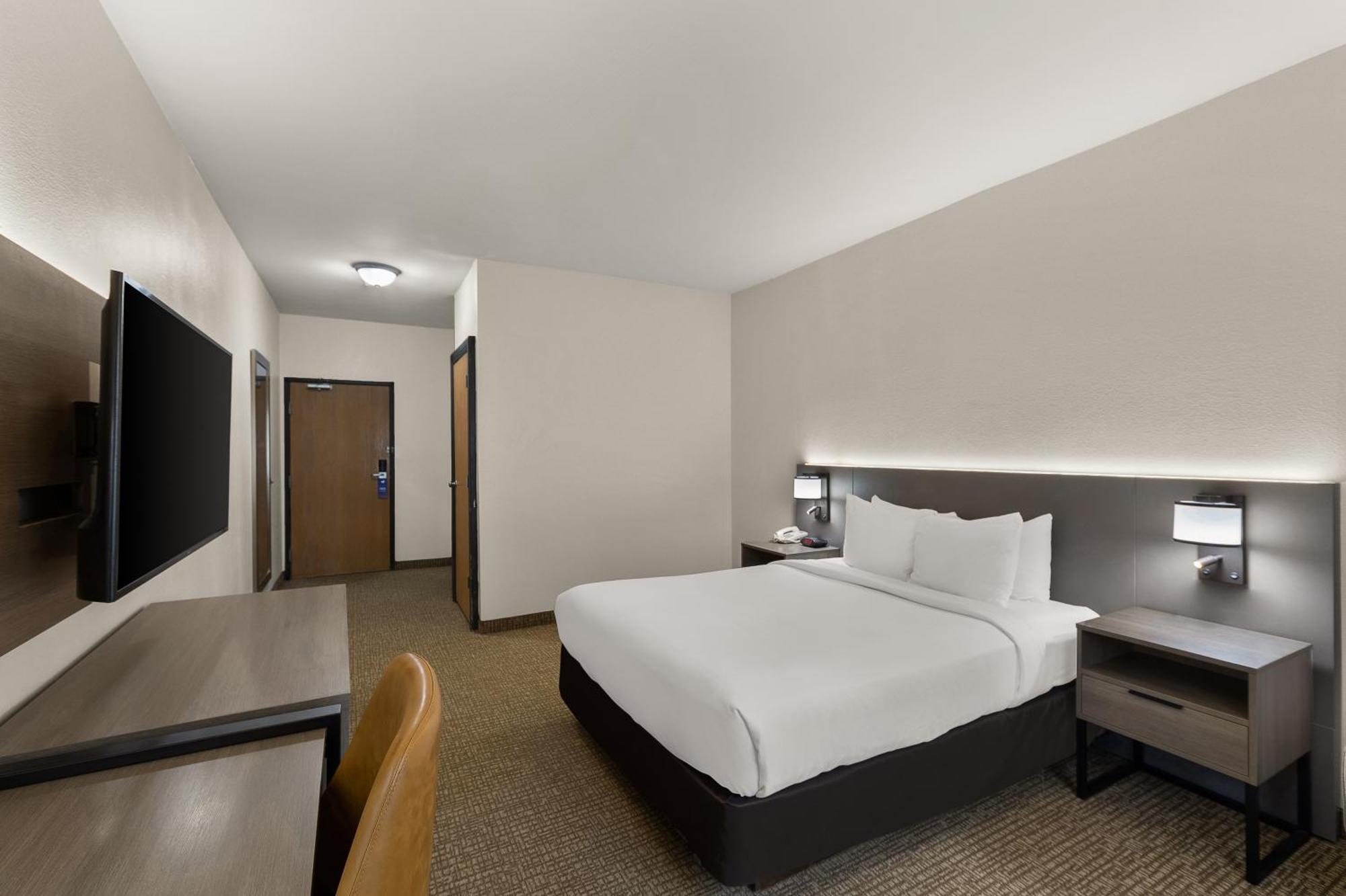 Queen Room - Accessible/Nonsmoking