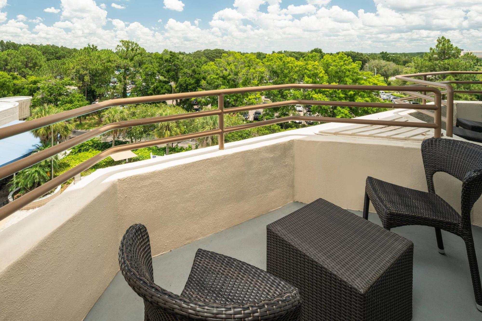 Traditional, Guest room, 1 King, Balcony