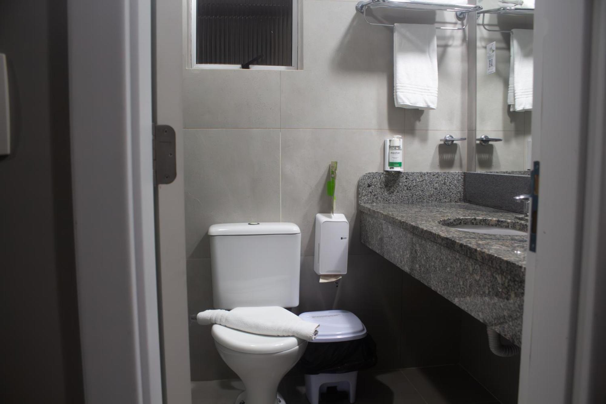 Quarto Individual Econômico