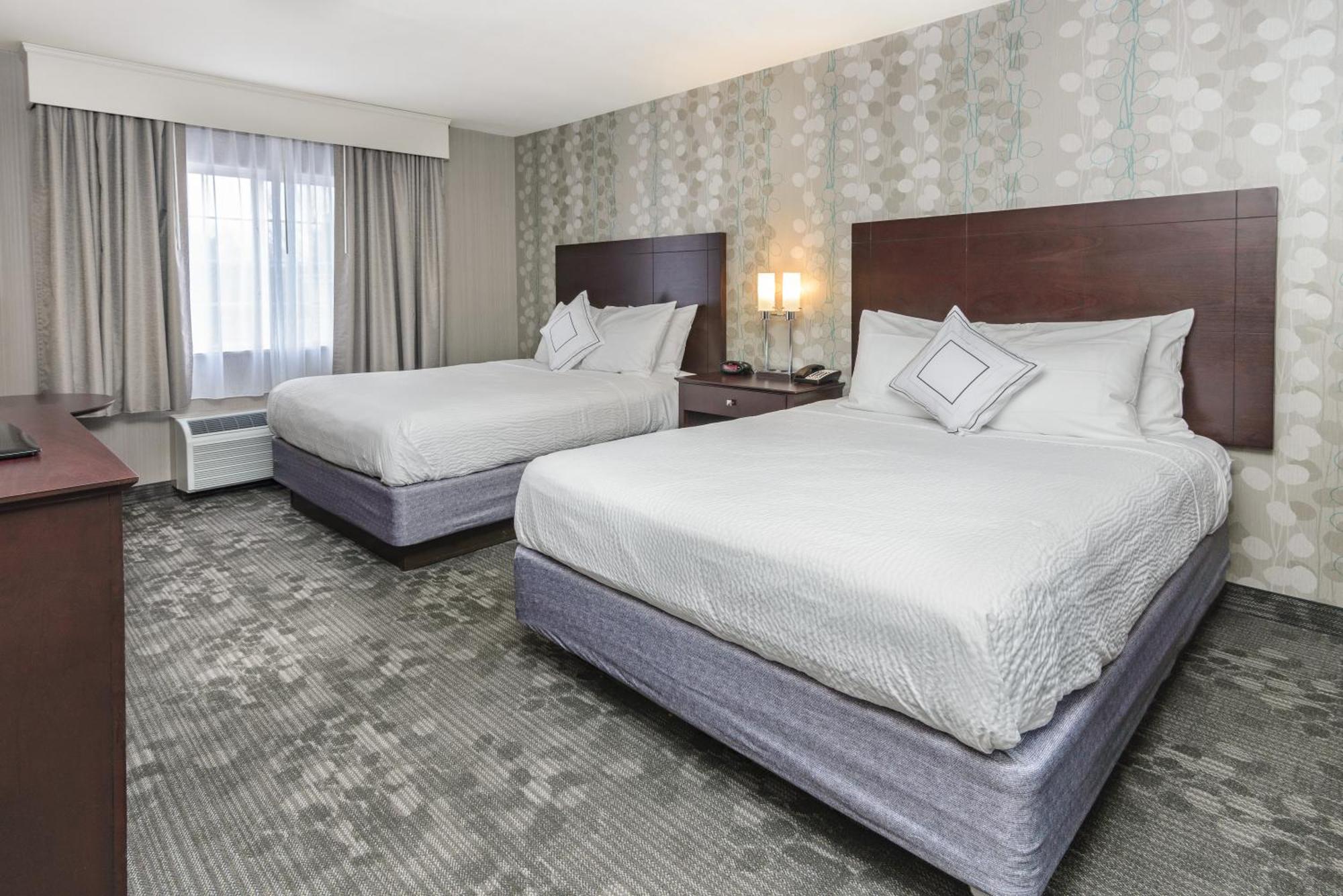 Queen Room - Non-Smoking