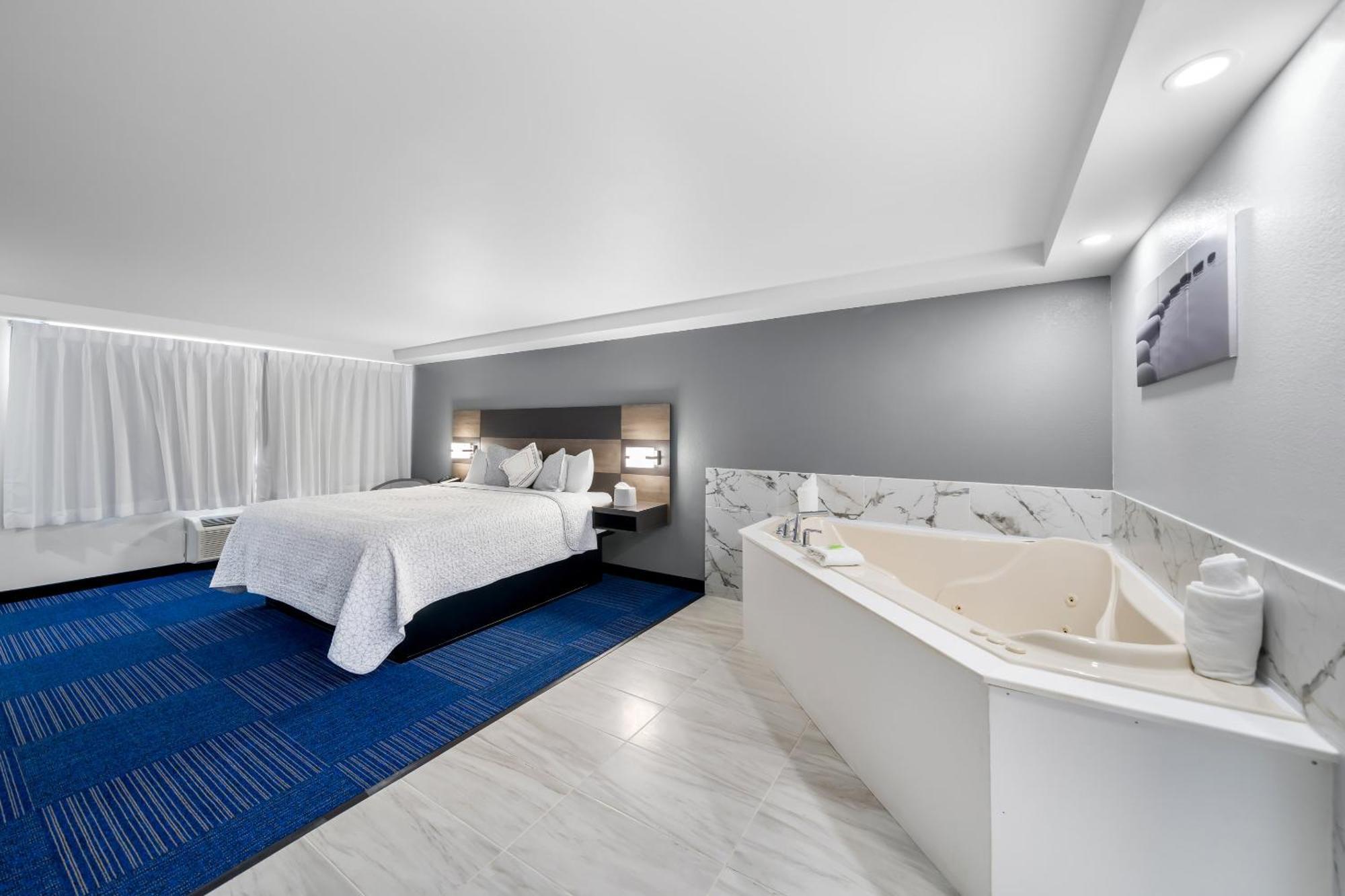 Suite King with Spa Bath Smoke Free