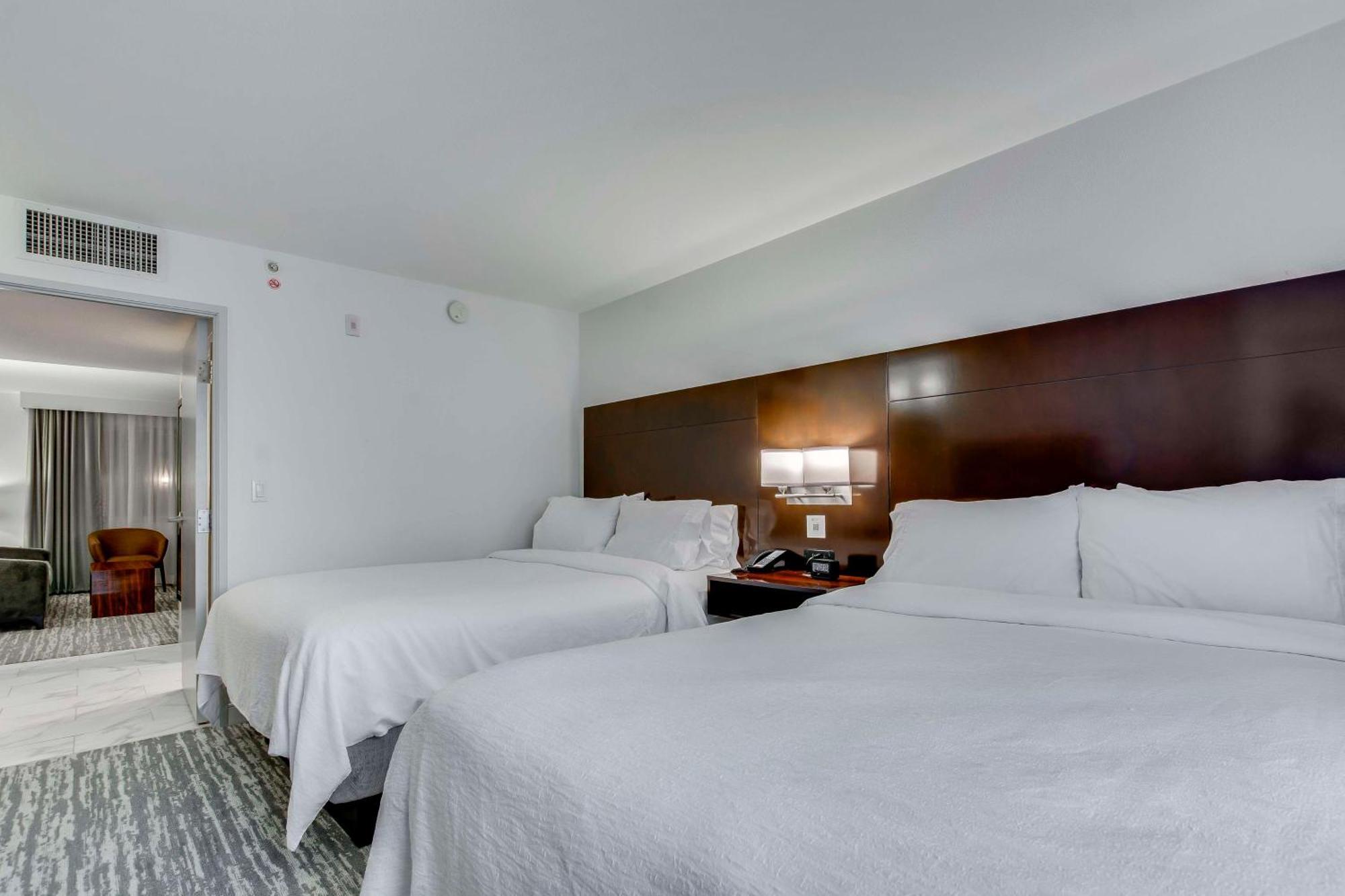 Two-Room Queen Suite with Two Queen Beds