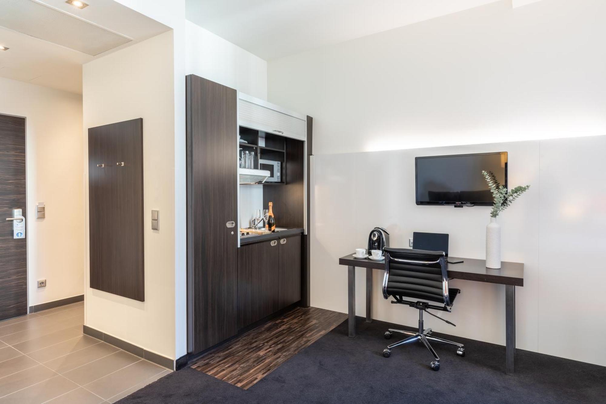 Premium Queen Room with Kitchenette
