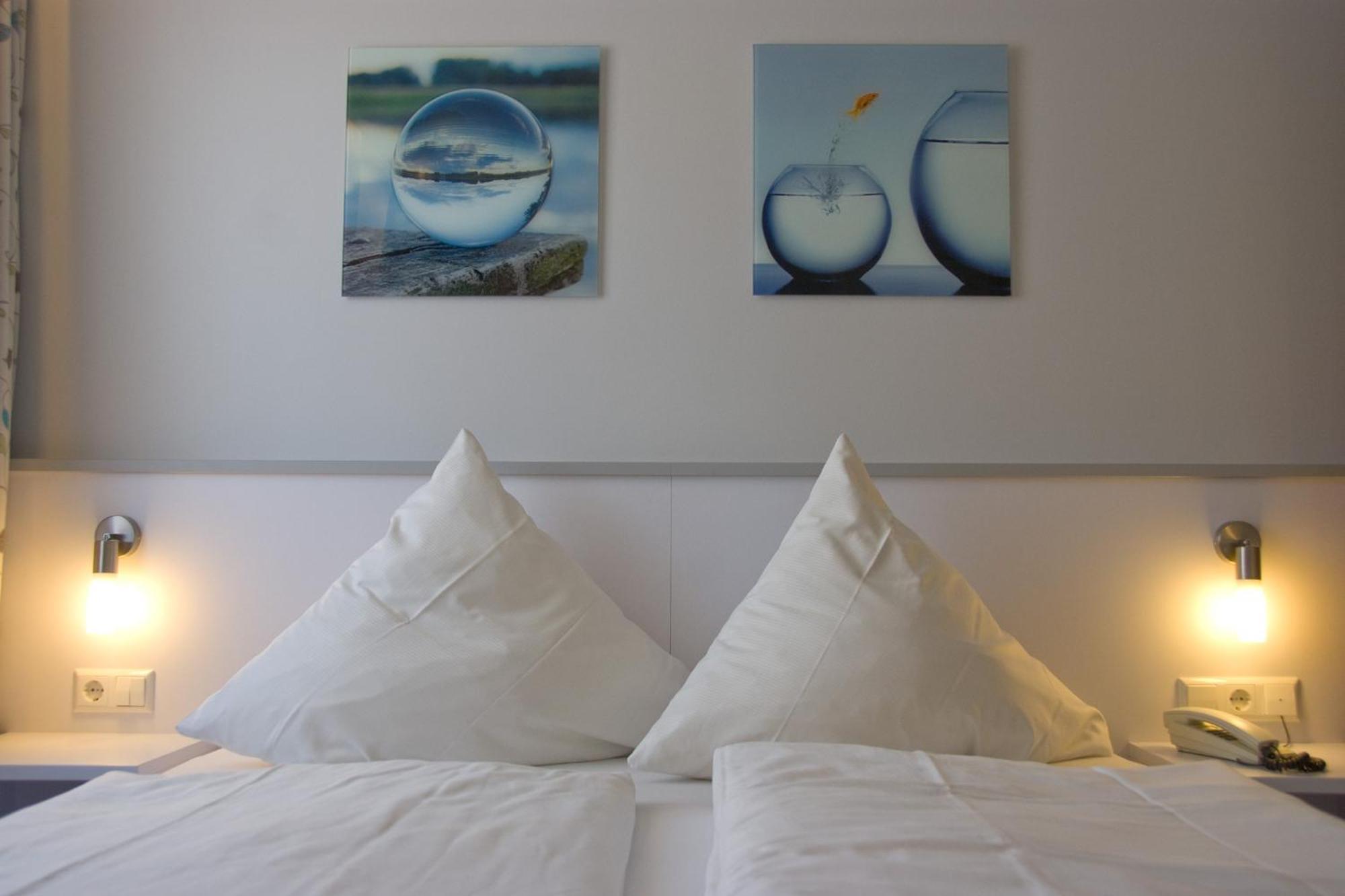 Doppel-/Zweibettzimmer mit Dusche