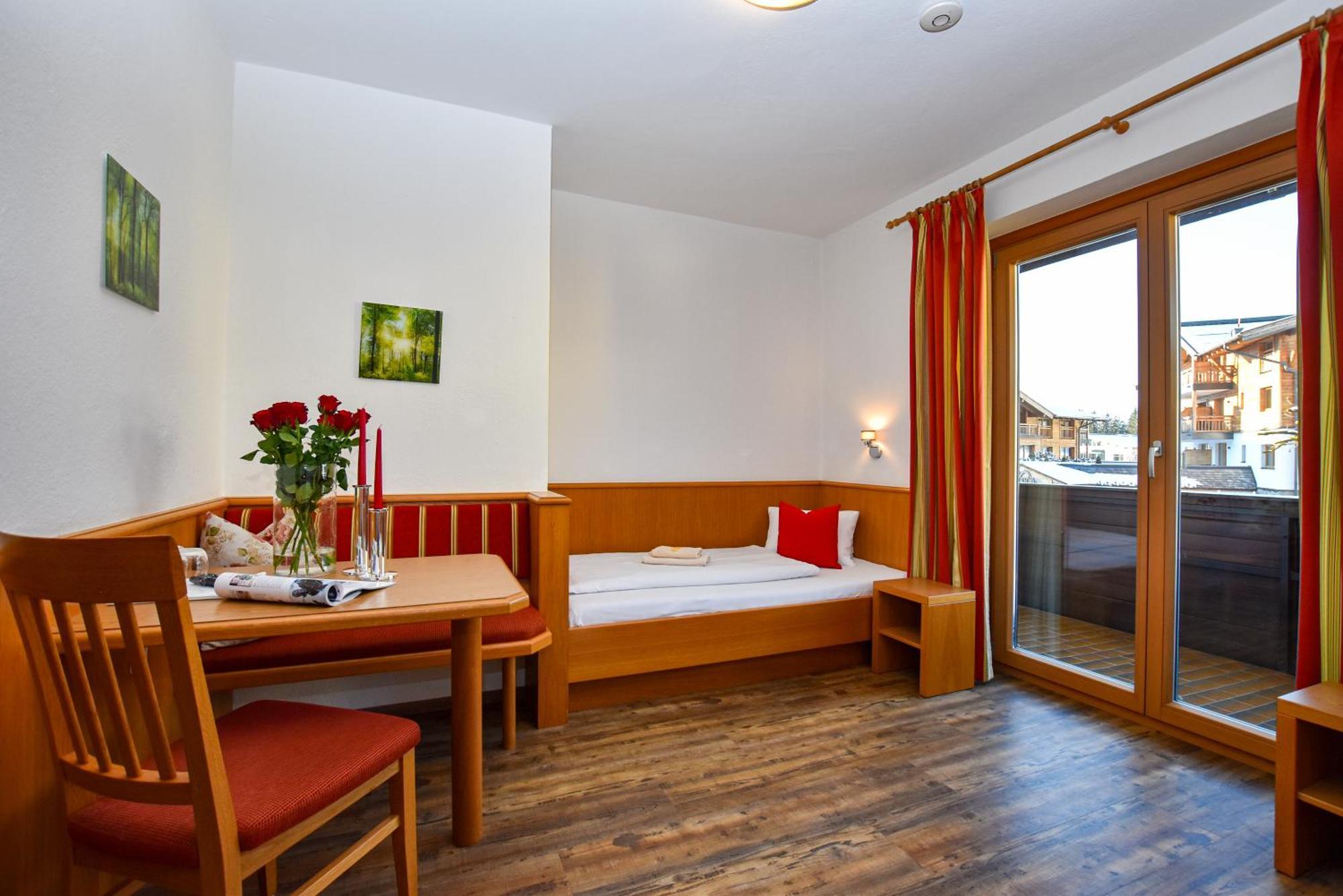 Tweepersoonskamer met 2 Aparte Bedden en Balkon