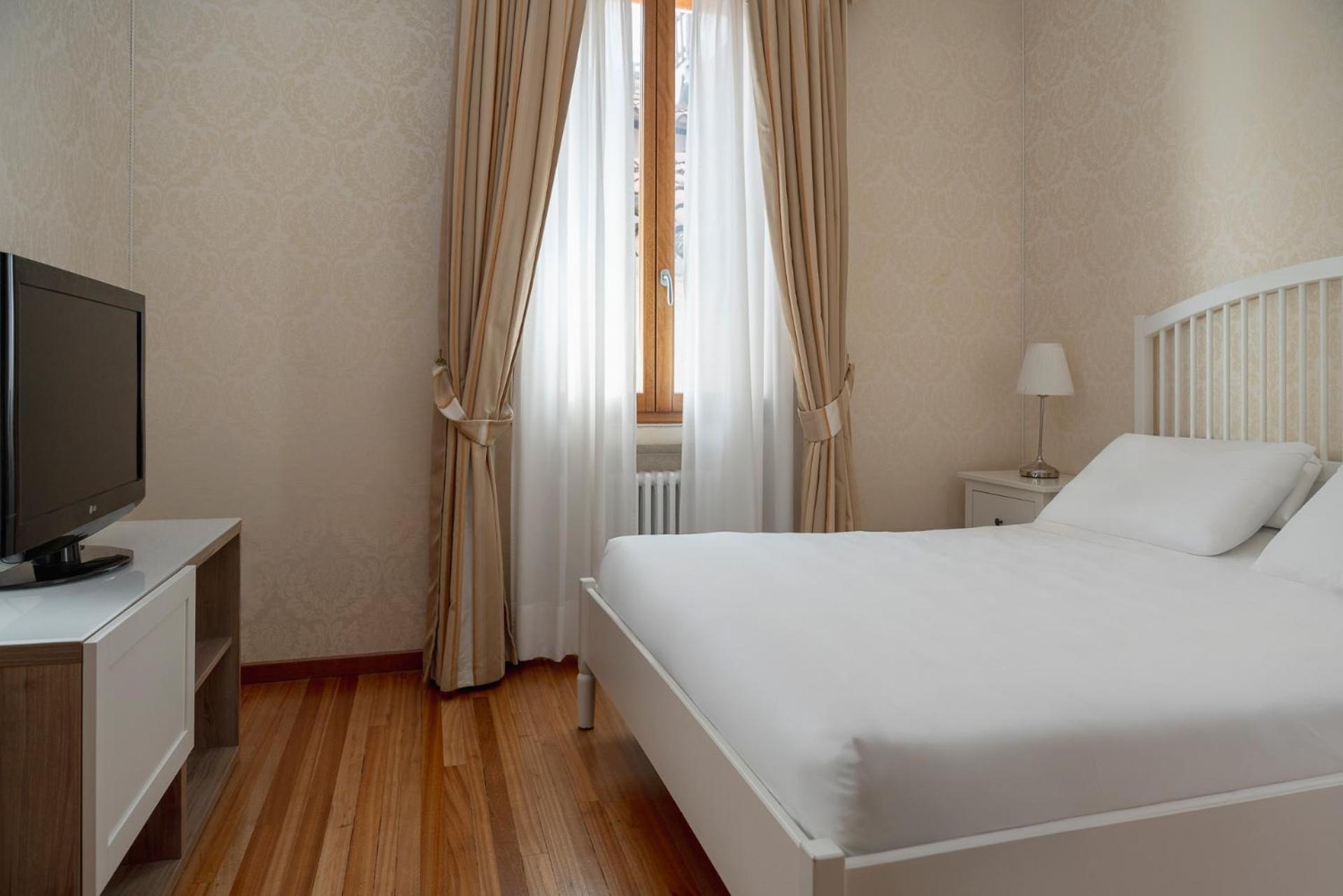 Apartamento com 2 Quartos e Vista Canal - Anexo