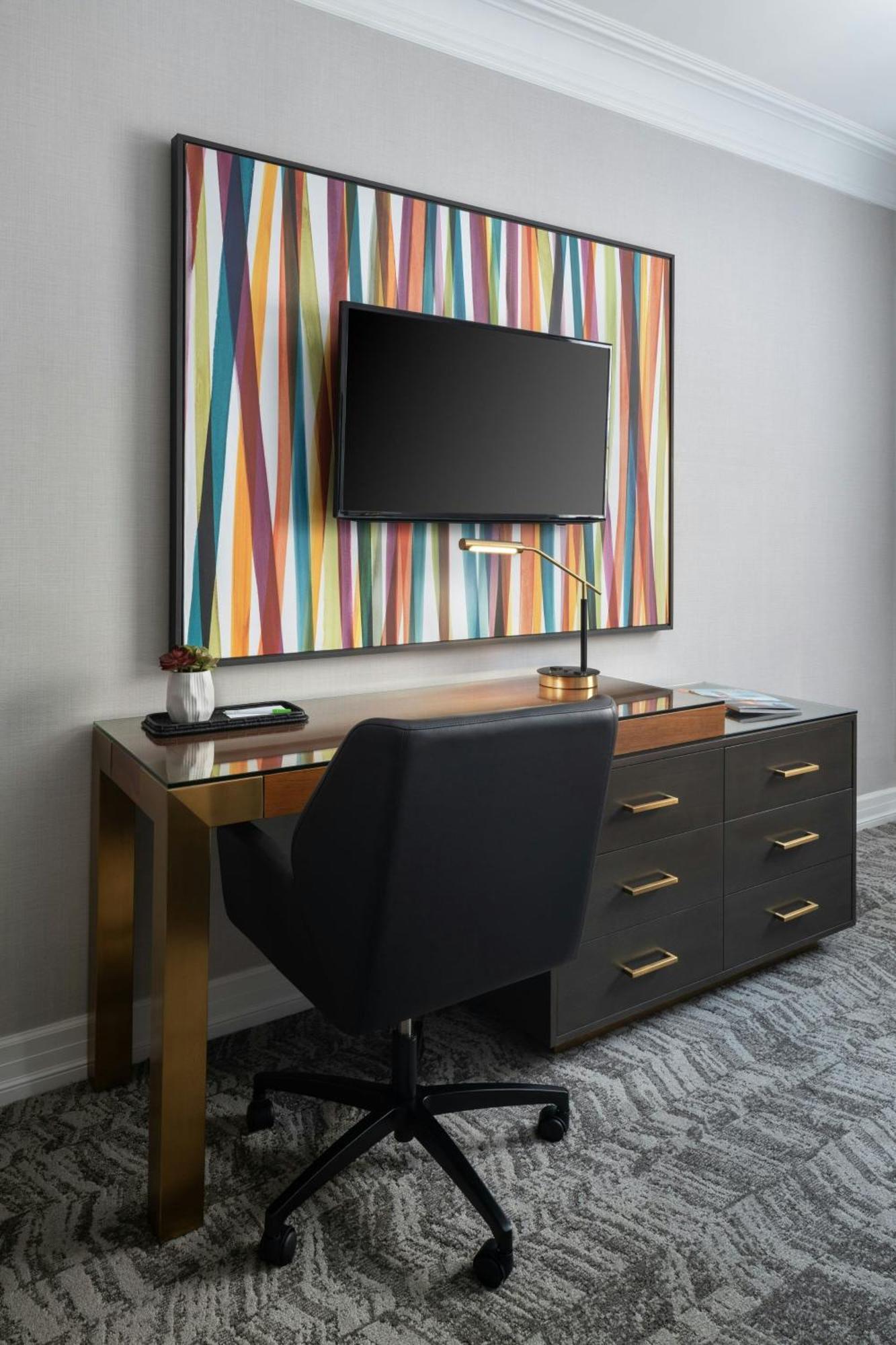 Deluxe King Room with Bay Window