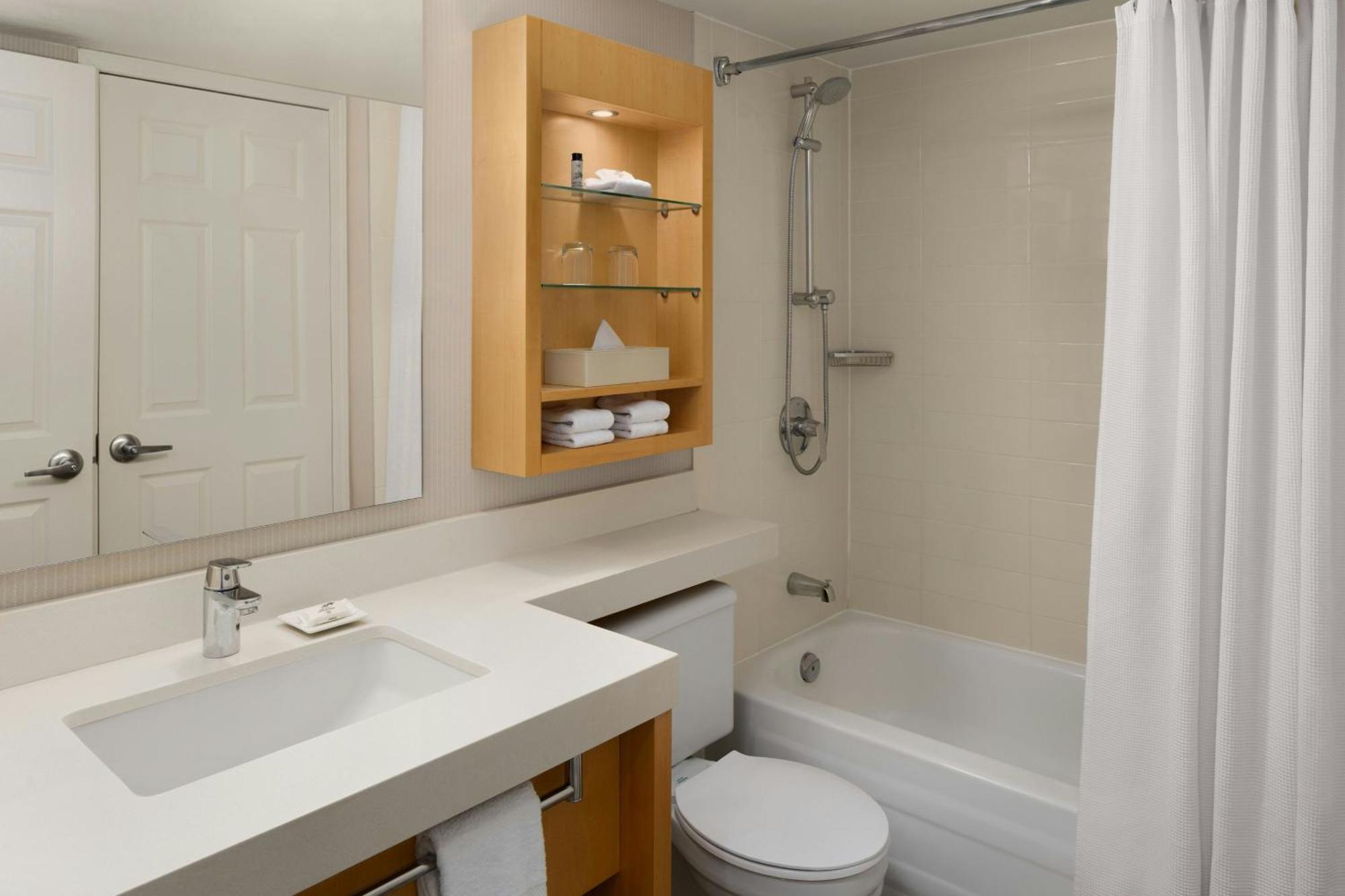 Quarto Queen com Cozinha Compacta