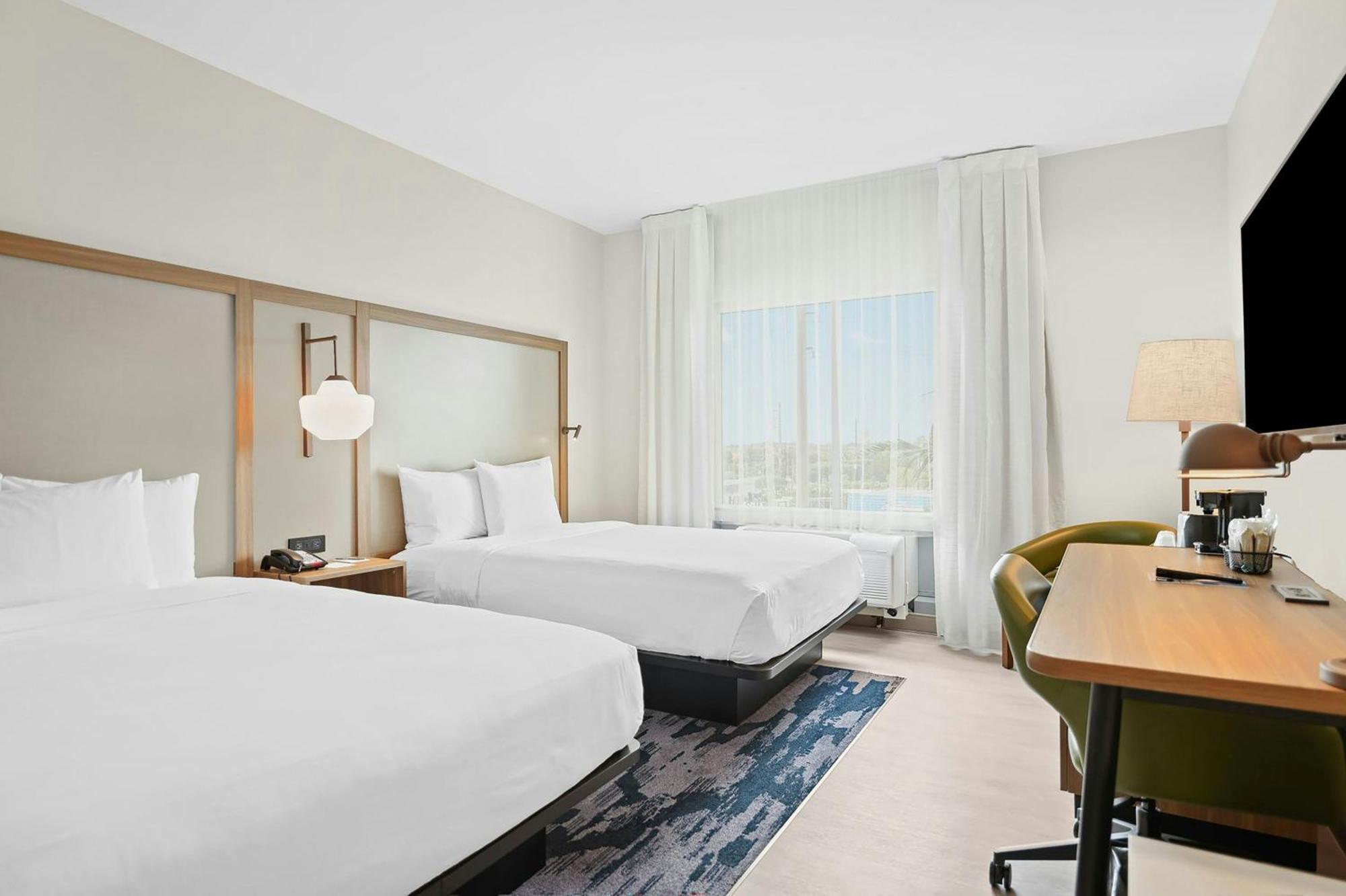 Queen Room with Two Queen Beds and Roll-In Shower - Mobility Access