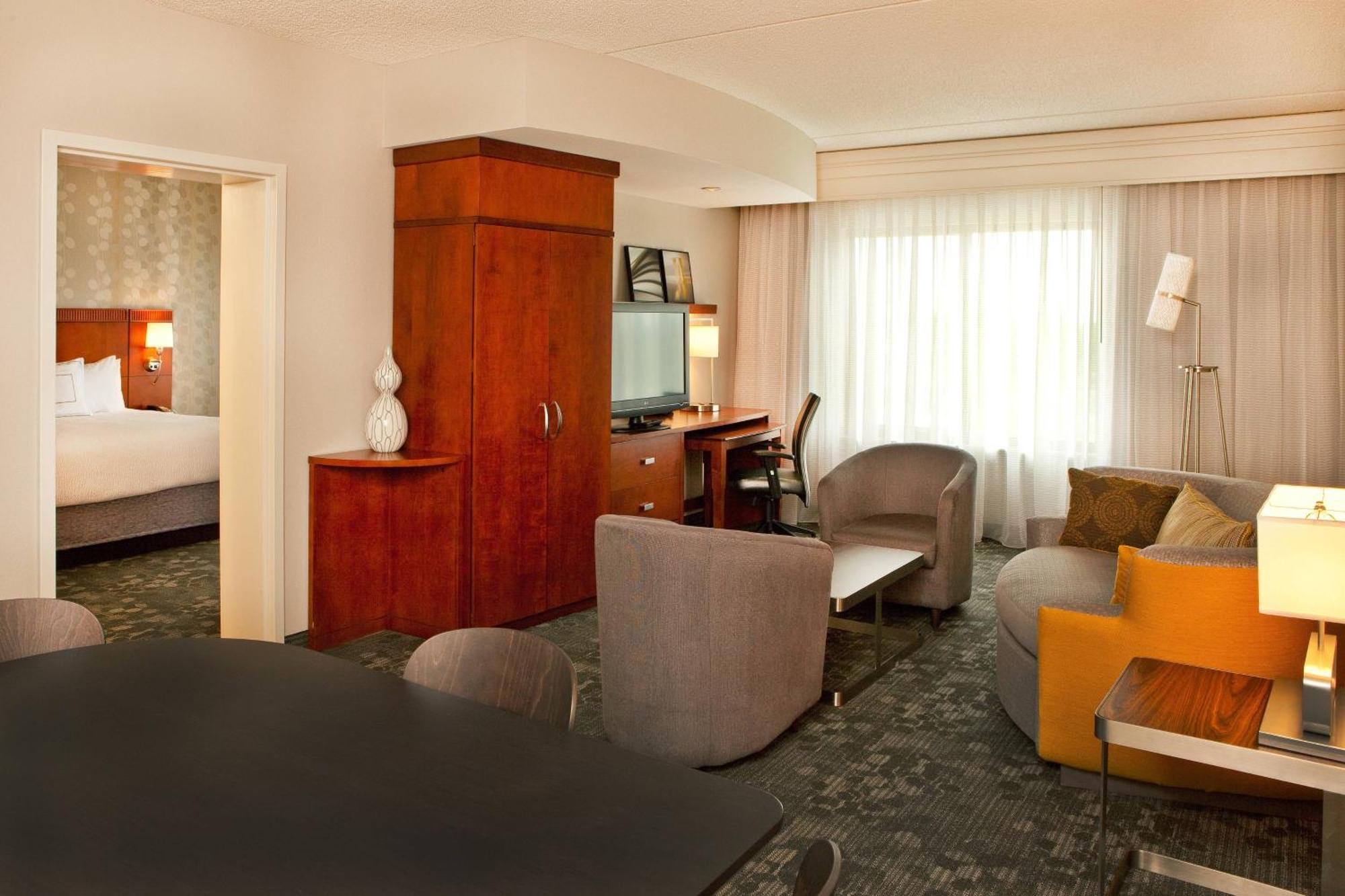 One-Bedroom King Suite with Bathtub and Sofa Bed - Mobility Access/Hearing Accessible