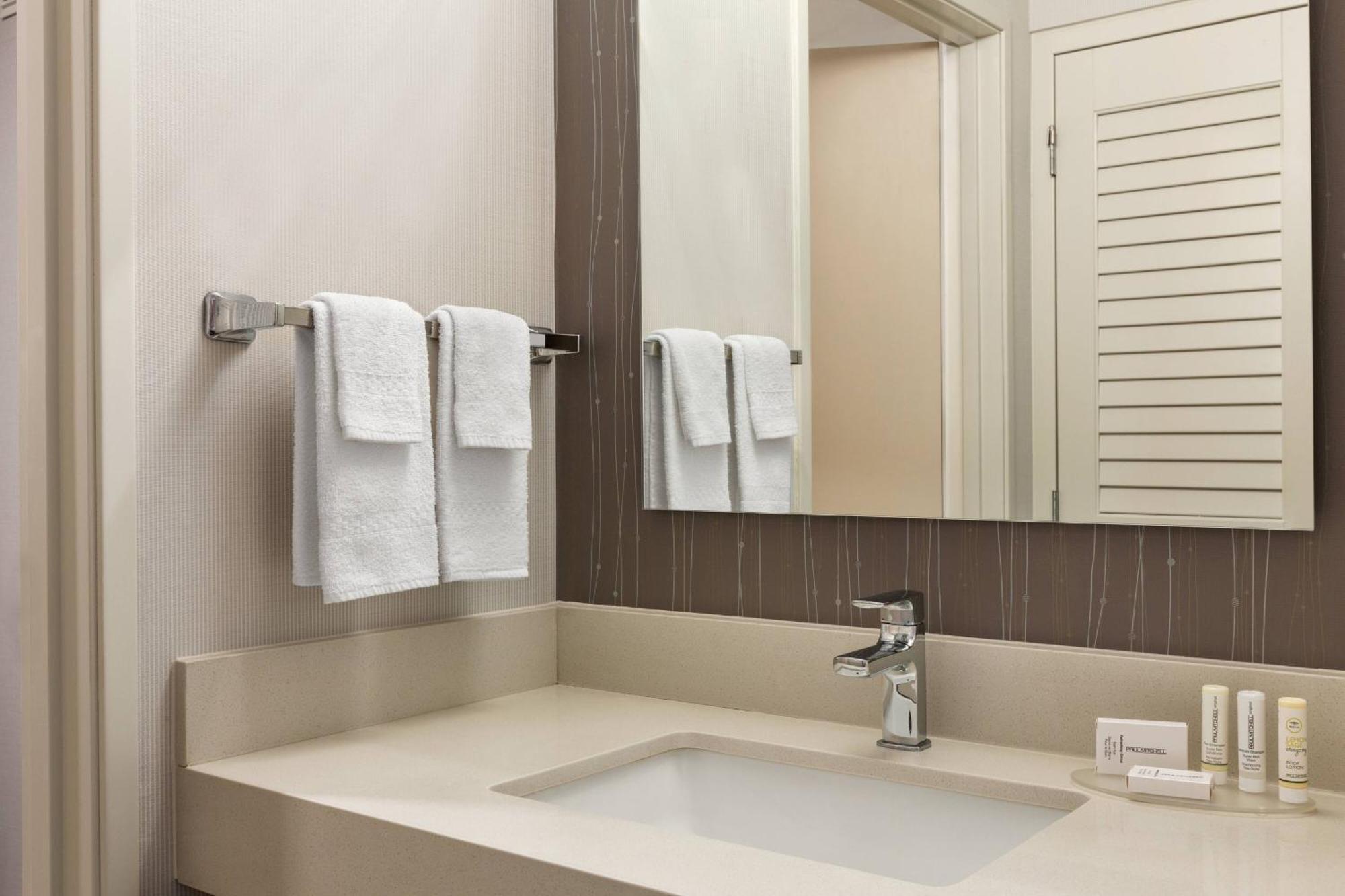 Suite, 1 King, Sofa bed, Corner room