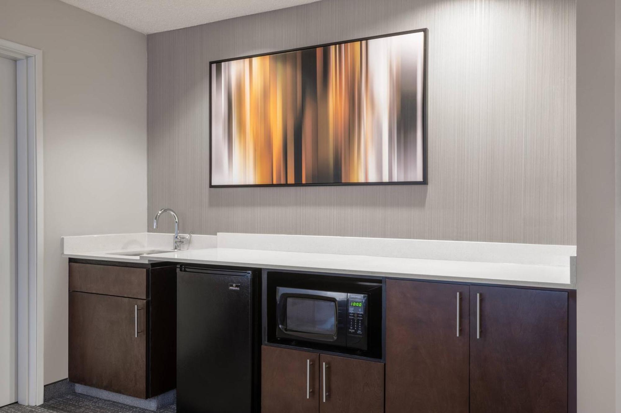 1 Bedroom 2 room Suite, 1 King, Sofa bed