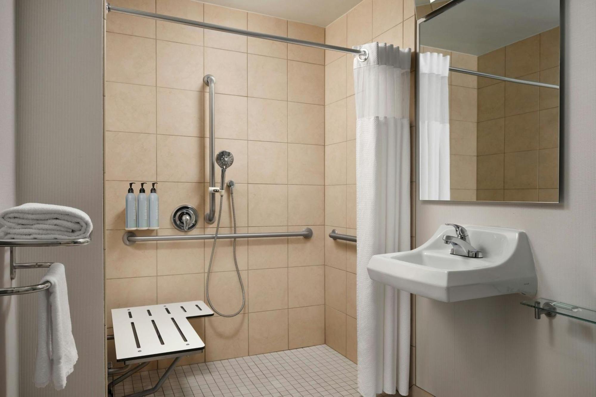 King Room with Adapted Tub - Mobility and Hearing Accessible