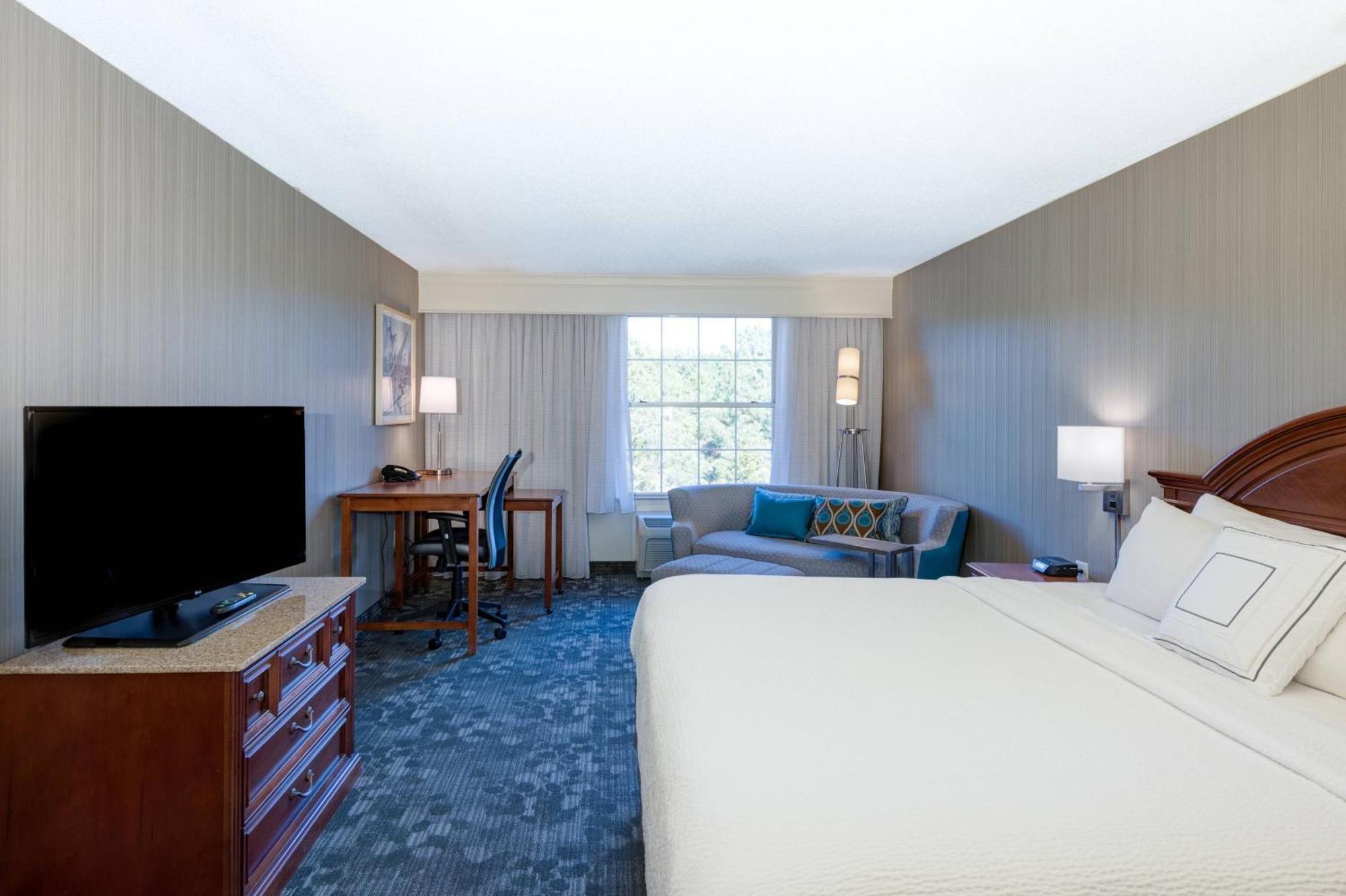 King Room with Roll-In Shower and Sofa Bed - Mobility Access/Hearing Accessible