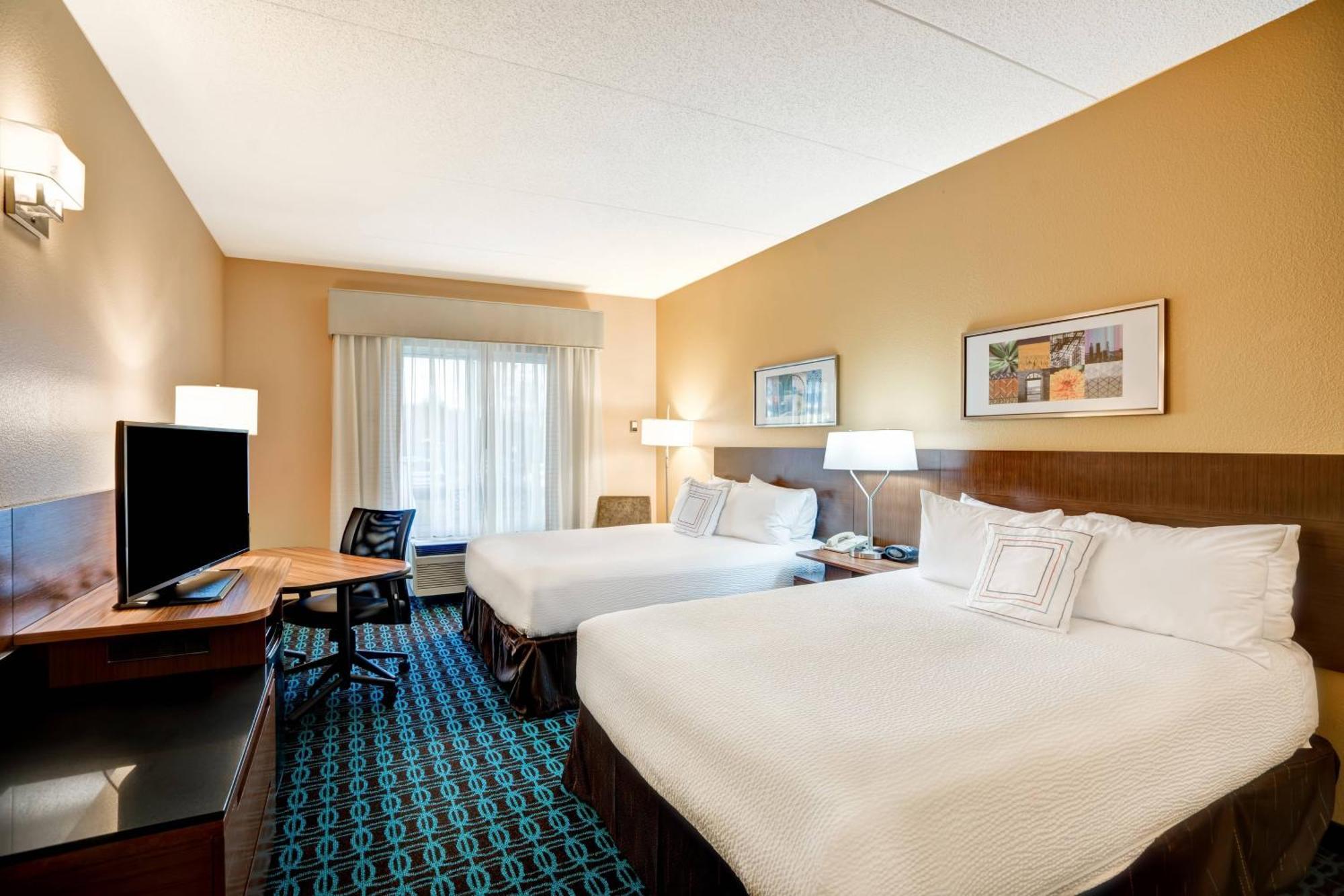 Queen Room with Two Queen Beds, Transfer Shower and Bathtub - Mobility Access/Hearing Accessible