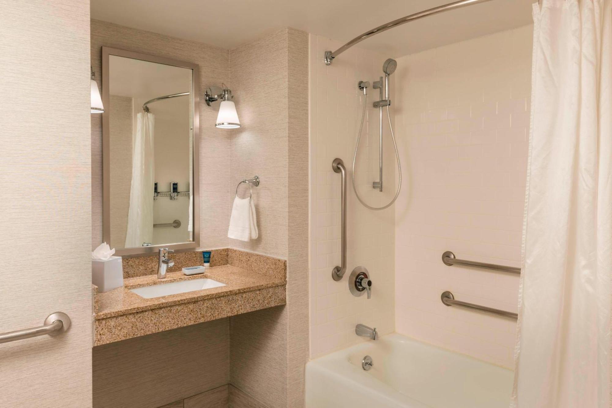 Guest Room, 1 King
