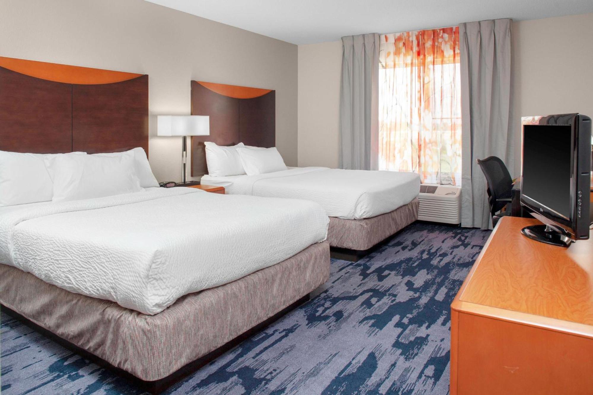 Queen Room with Two Queen Beds and Bathtub - Mobility Access/Hearing Accessible