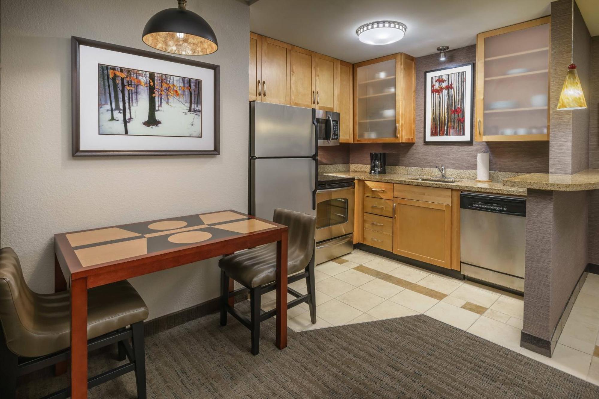 Deluxe One-Bedroom King Suite
